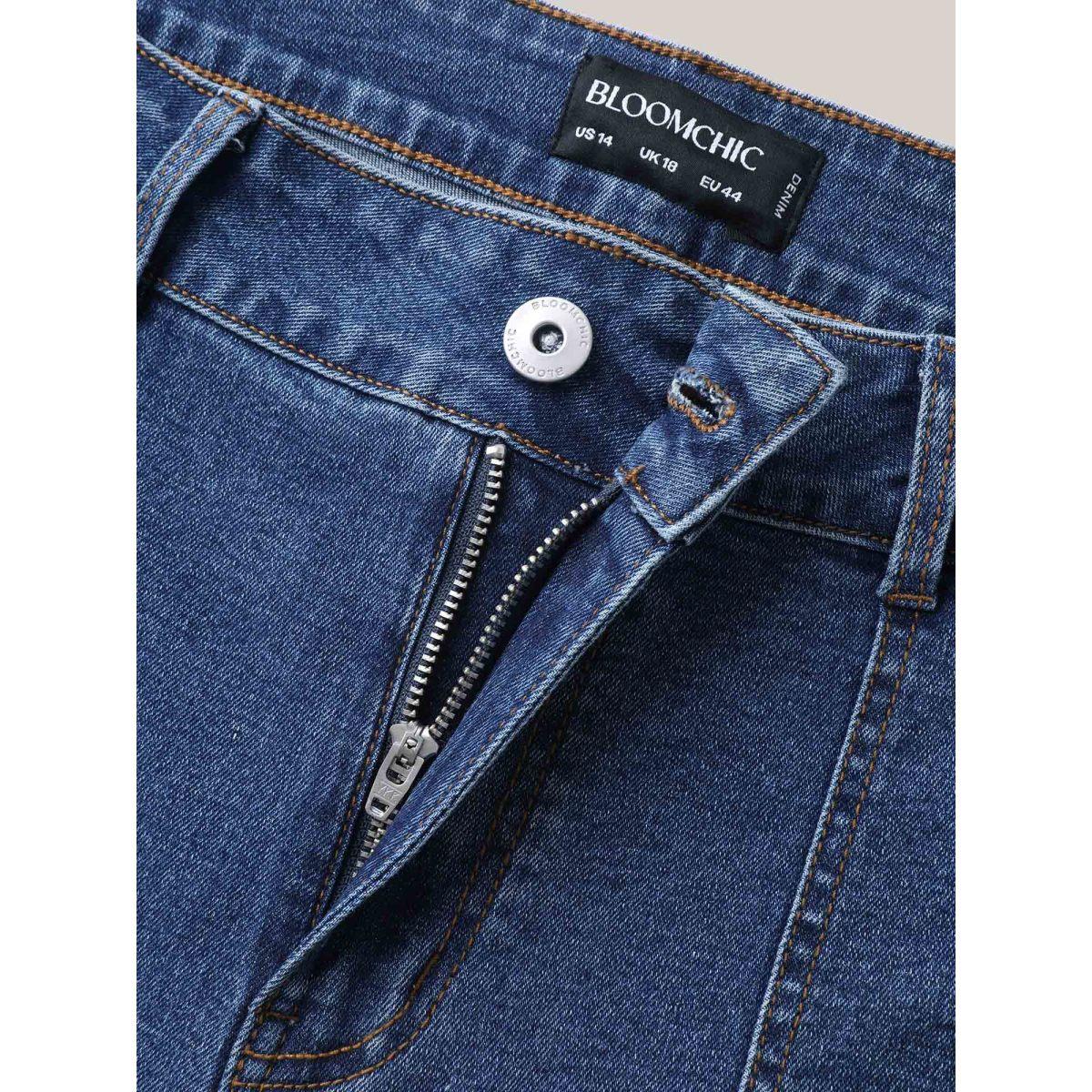 Plus Size Stretchy Mid-Rise Capri Jeans Women Midblue Leisure Medium stretch Slanted pocket Jeans BloomChic 30/6X Product Image