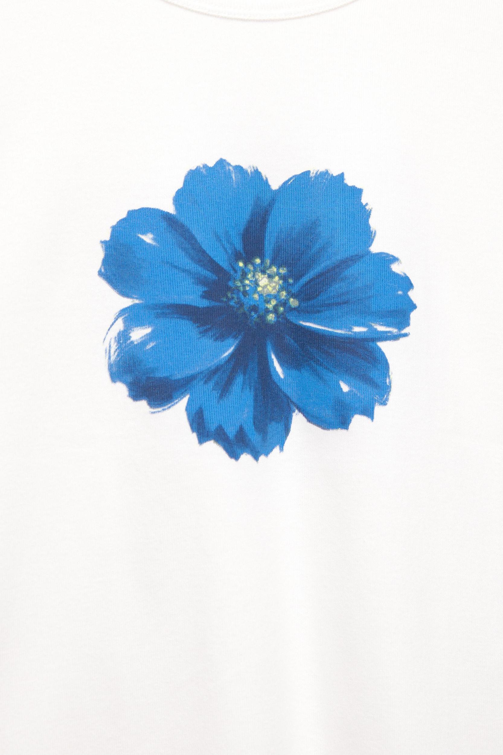 Blue flower fitted T-shirt Product Image