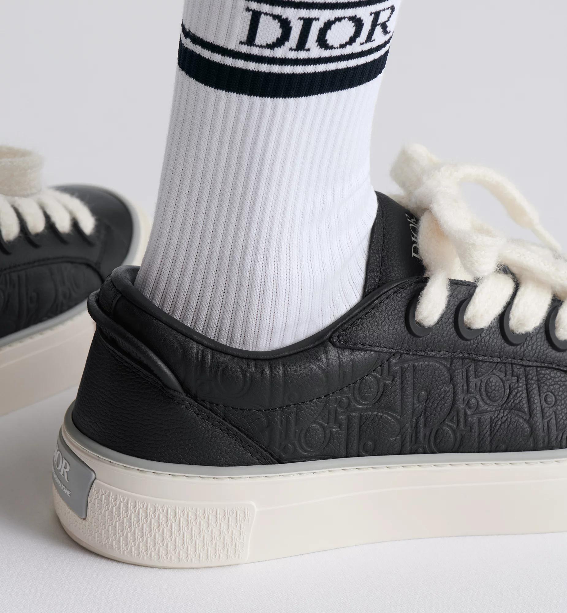 B33 Spin Sneaker Product Image