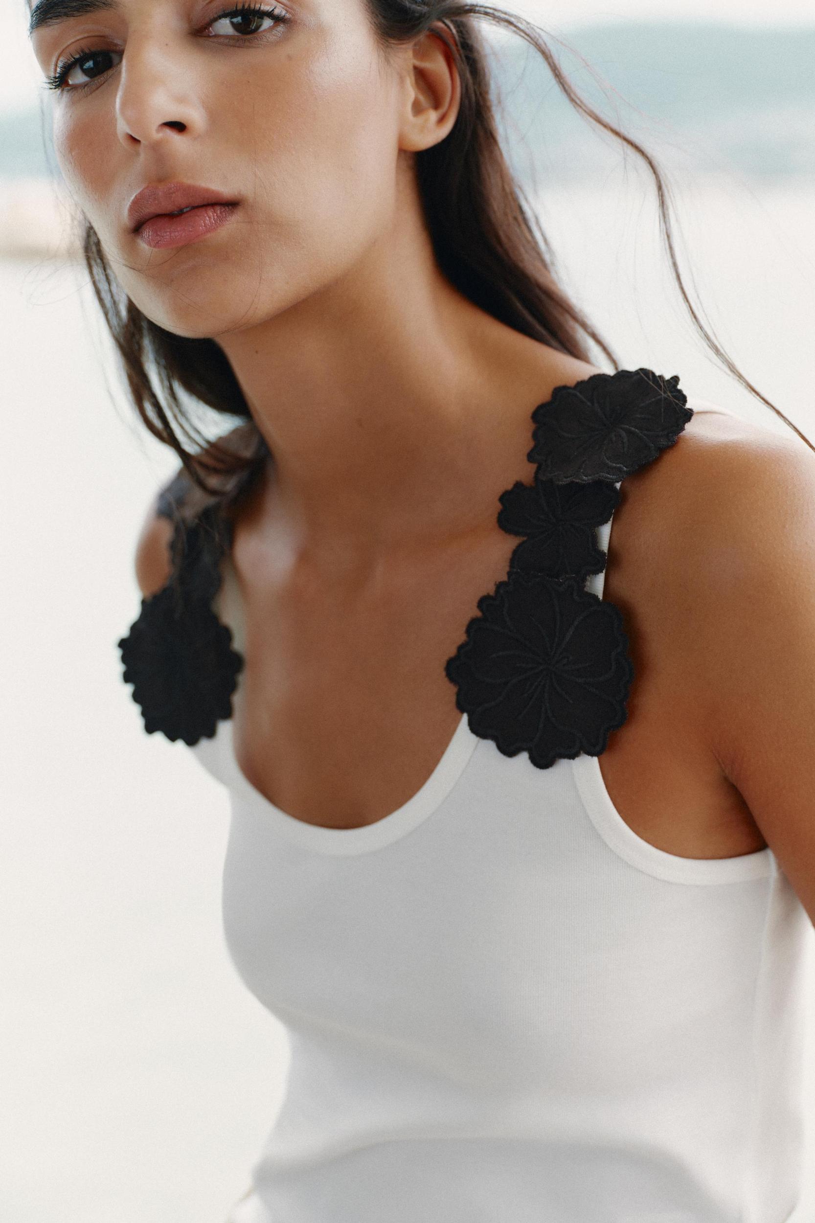 FLORAL APPLIQUÉ TOP Product Image