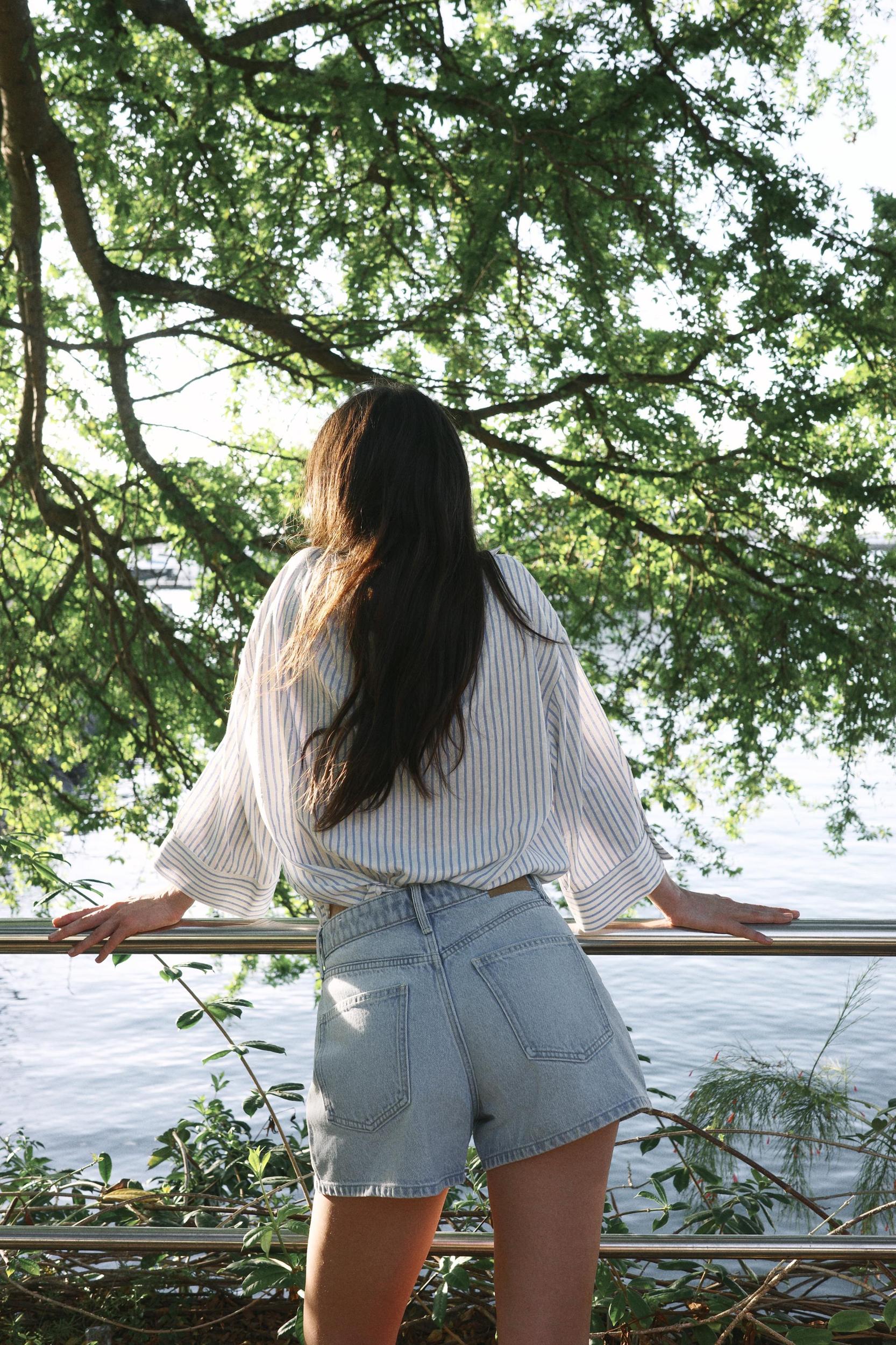 Z1975 MOM FIT MID-RISE SHORTS Product Image