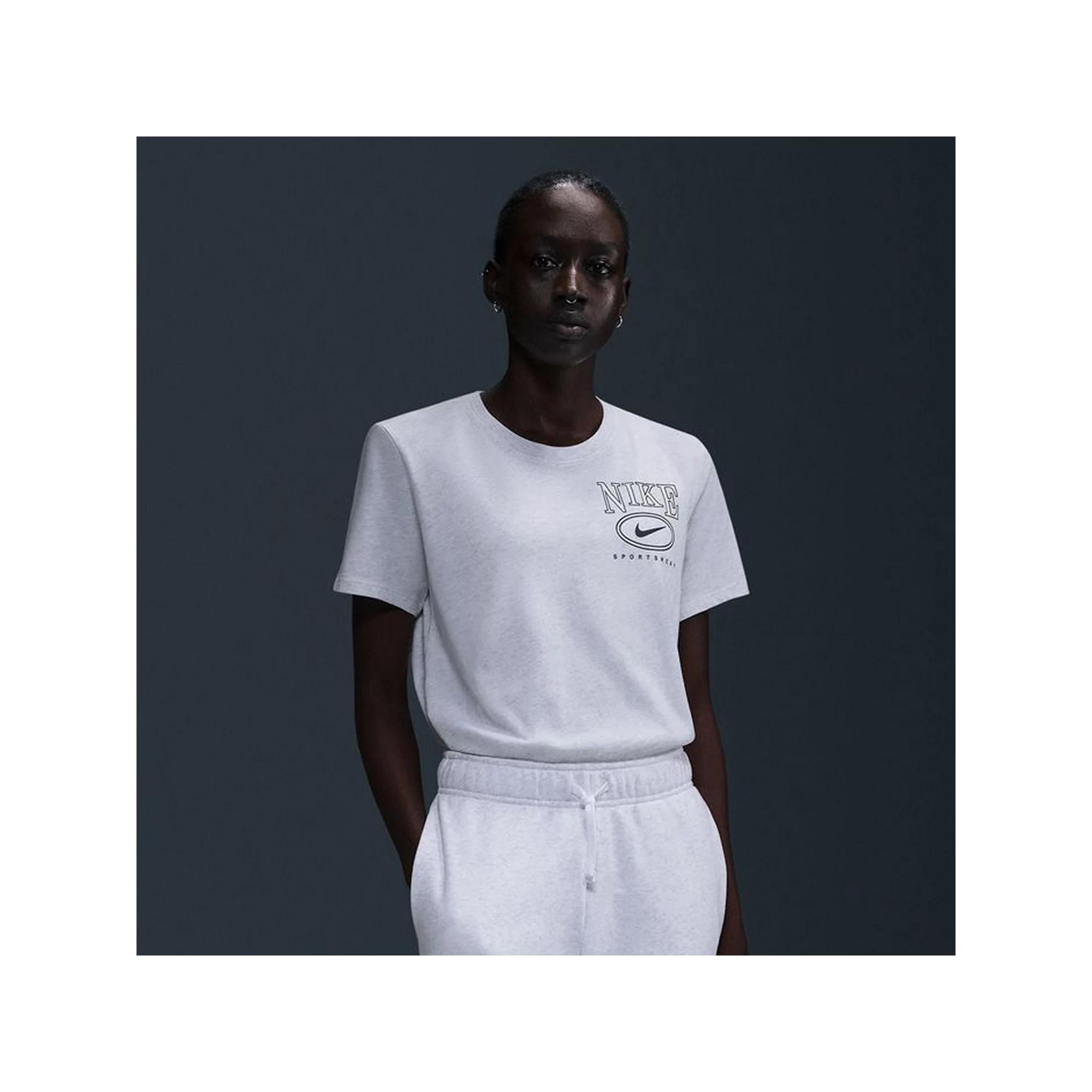 Women's Nike Chest Logo Sportswear Club Tee, Size: XL, Birch Grey Product Image