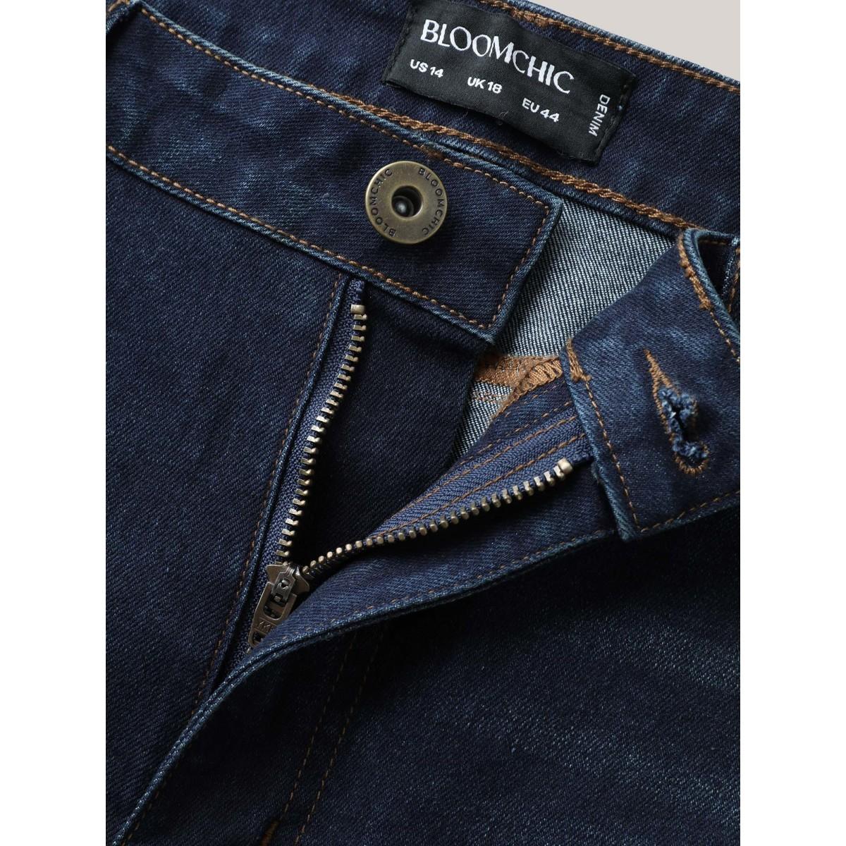 Plus Size Stretchy Classic Straight-Leg Denim Shorts Women Darkindigo Medium stretch Casual Slanted pocket Leisure Denim Shorts BloomChic 16/1X Product Image