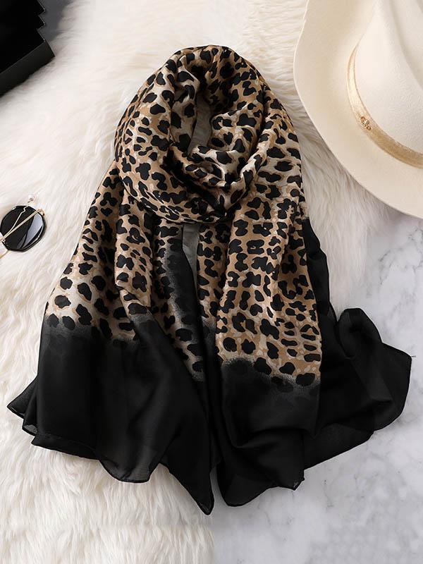 Stylish Leopard Gradient Silk Scarf Product Image