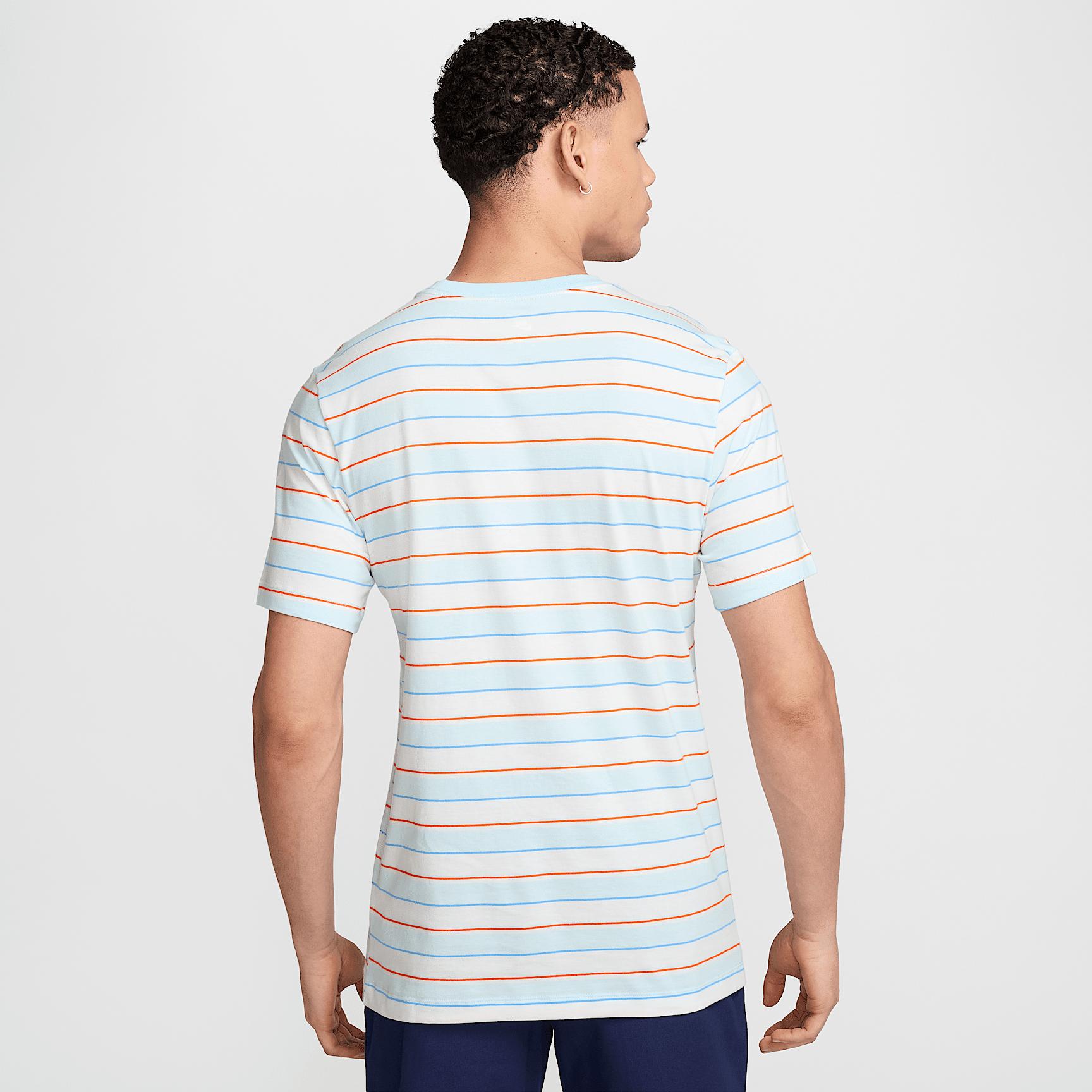 Nike Men's Club T-Shirt Product Image