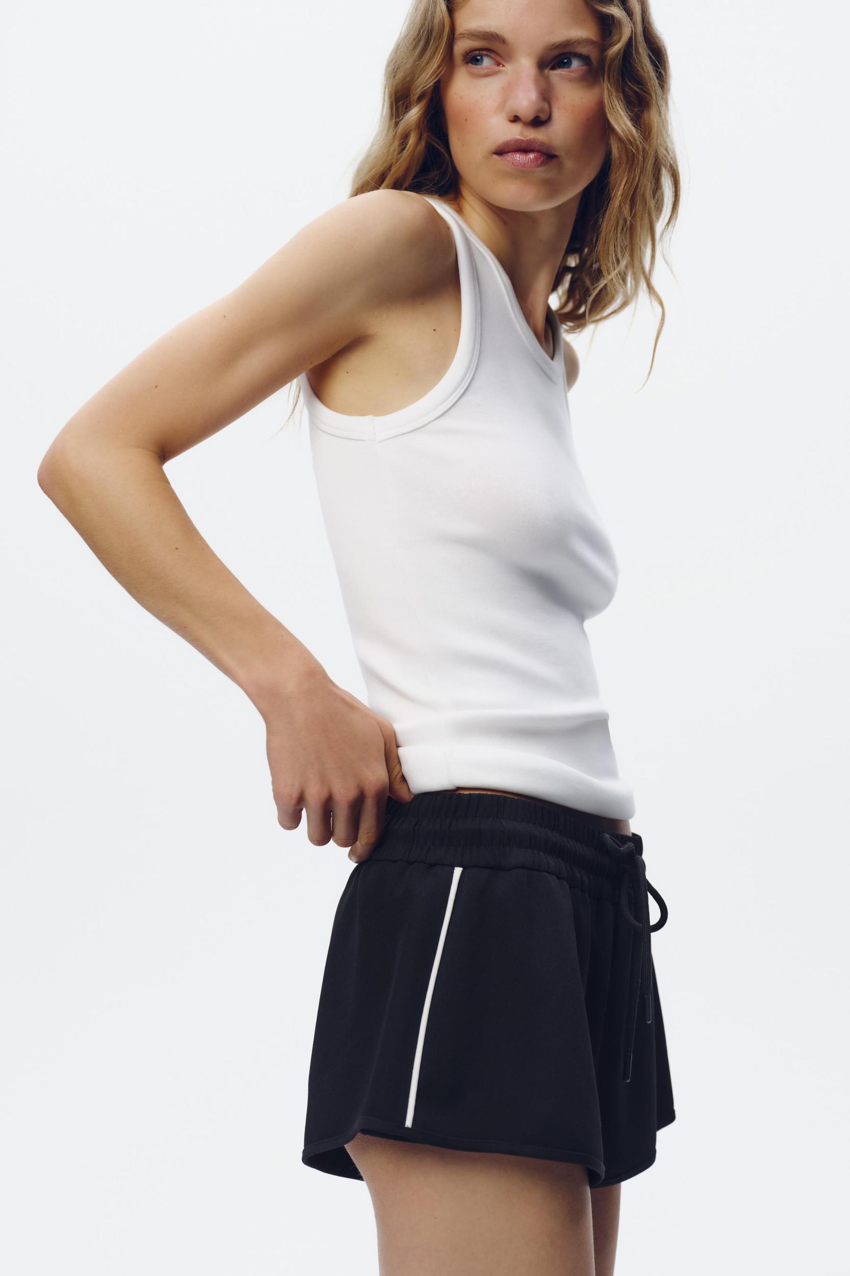 SIDE PIPING SHORTS Product Image