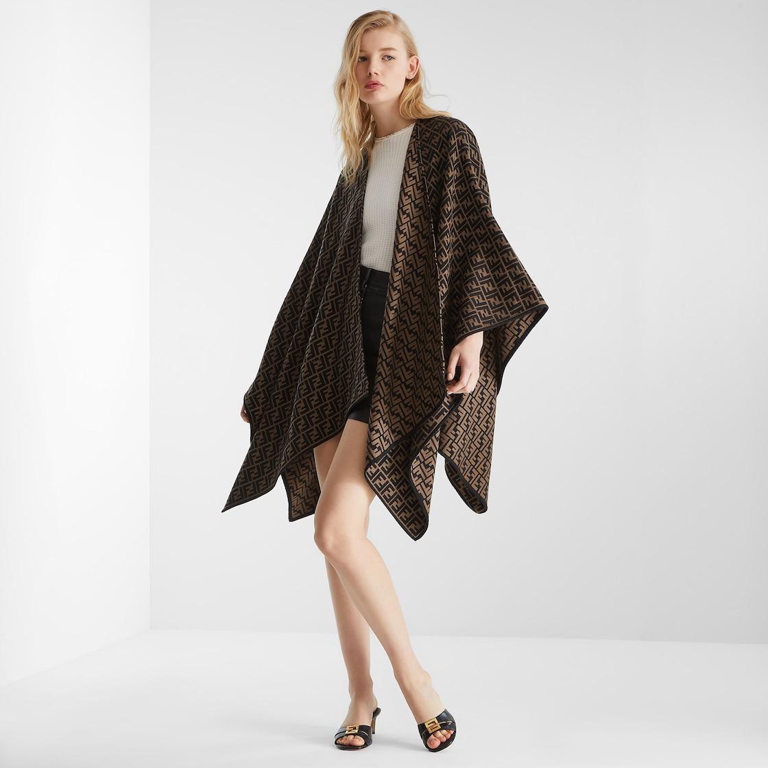 PonchoBrown wool and silk poncho Product Image