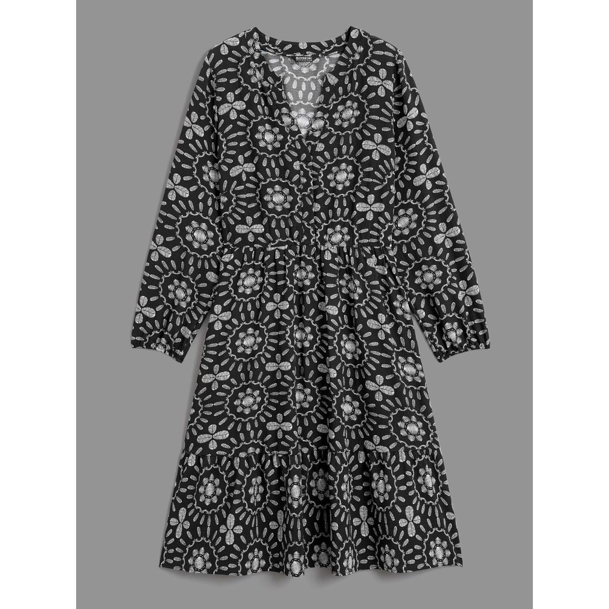 Plus Size Notched Collar Print Tiered Midi Dress Black Women Resort Non Flat collar with V-notch Elbow-length sleeve Curvy BloomChic 26/4X Product Image
