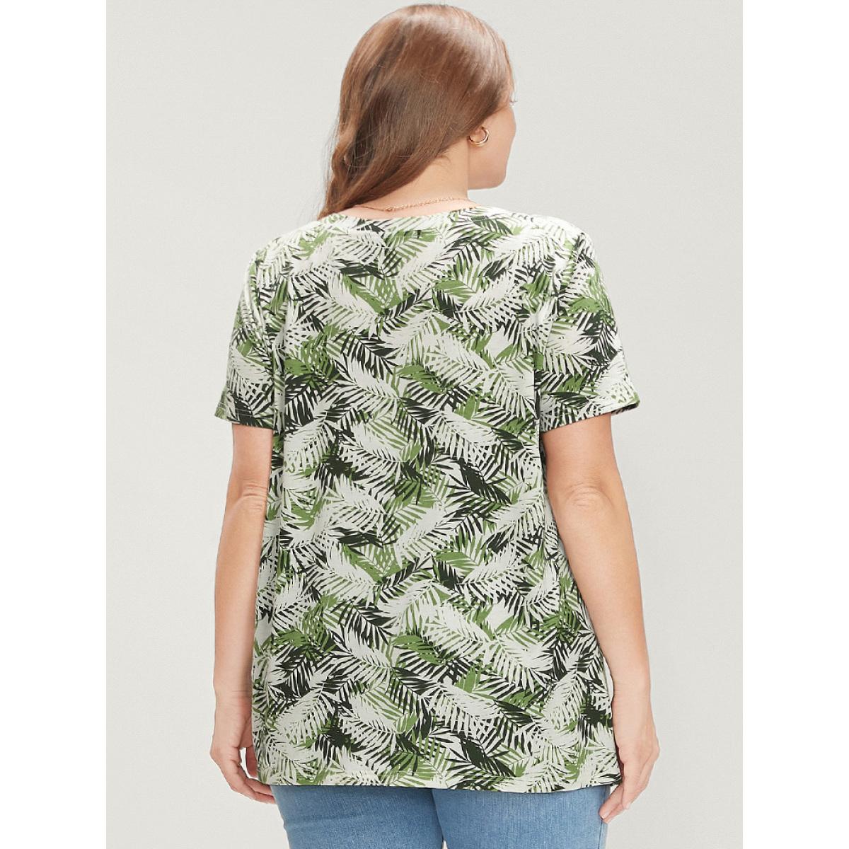 Plus Size Tropical Print V Neck Contrast T-shirt Moss Women Vacation Tropical V-neck Dailywear T-shirts BloomChic 22-24/3X Product Image