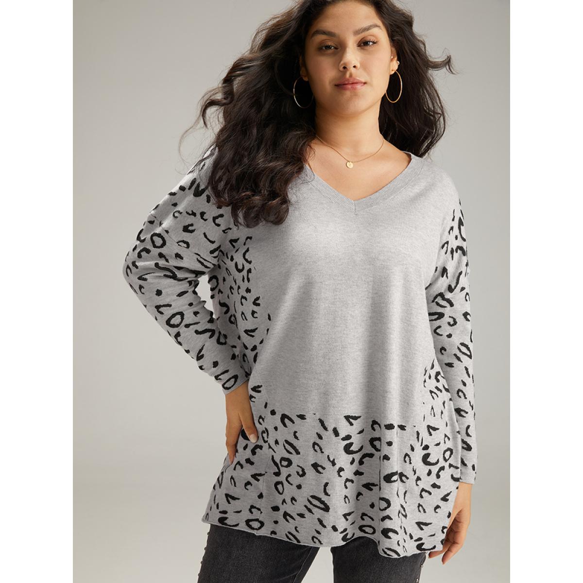 Plus Size Patchwork Leopard Print V Neck Pullover LightGray Women Casual Loose Long Sleeve V-neck Dailywear Pullovers BloomChic 26/4X Product Image