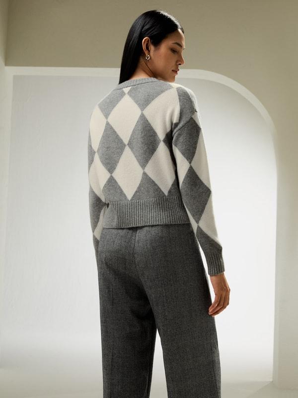 Round Neck Diamond Pattern Cashmere Sweater Product Image