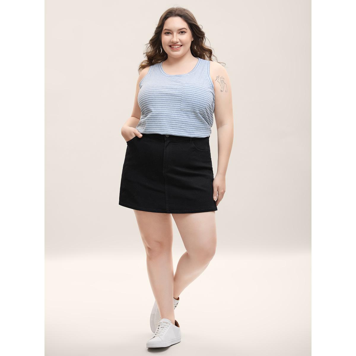 Plus Size Plain Slit Fitted Denim Skorts Women Denimblack Low stretch Casual Slanted pocket Denim Shorts BloomChic 28/5X Product Image