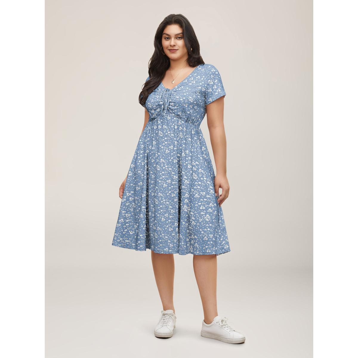 Plus Size Ditsy Floral Elastic Waist Knot Drawstring Dress LightBlue Women Leisure Non V-neck Short sleeve Curvy Midi Dress BloomChic 30/6X Product Image