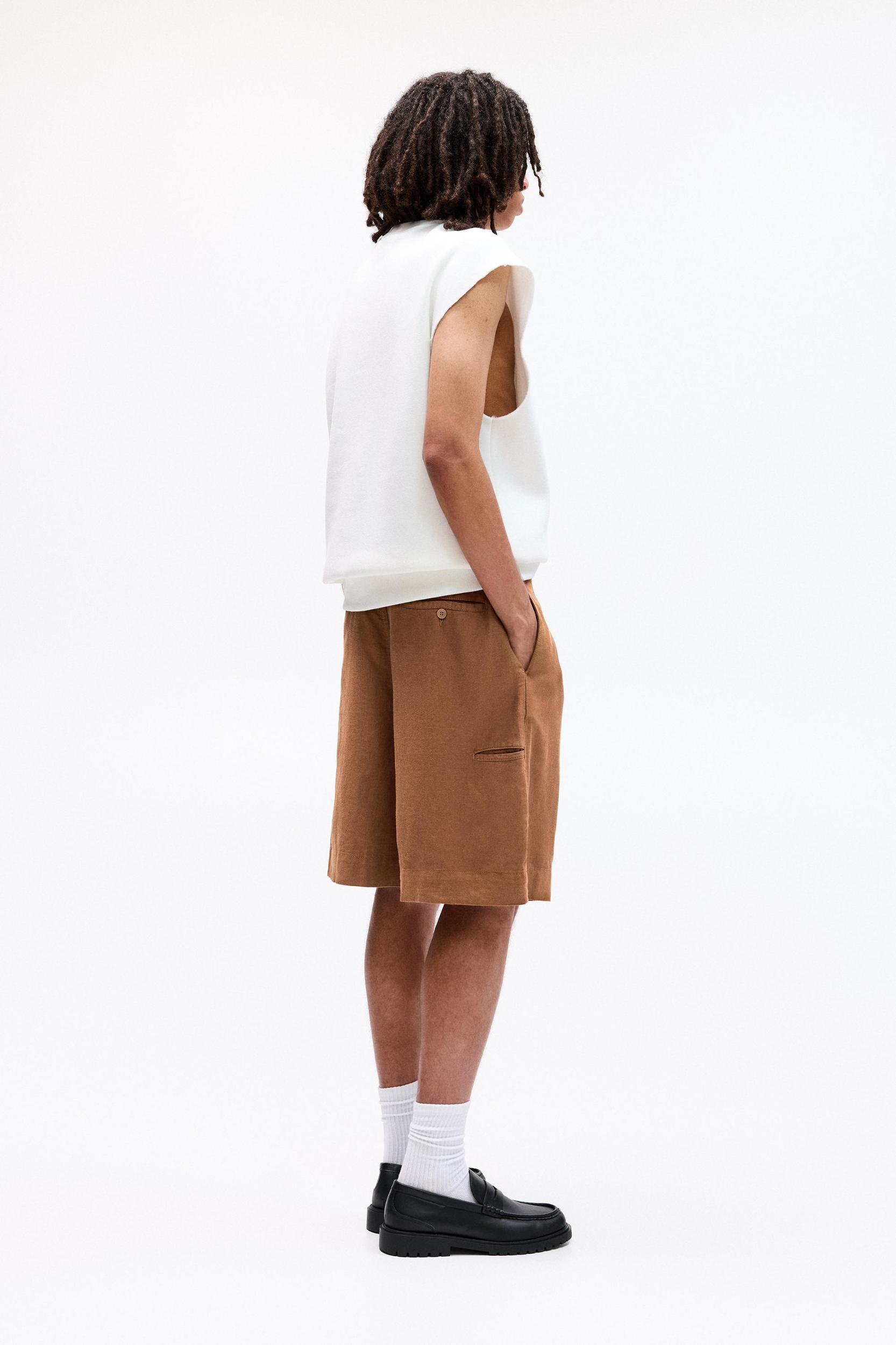 Baggy linen blend Bermuda shorts Product Image