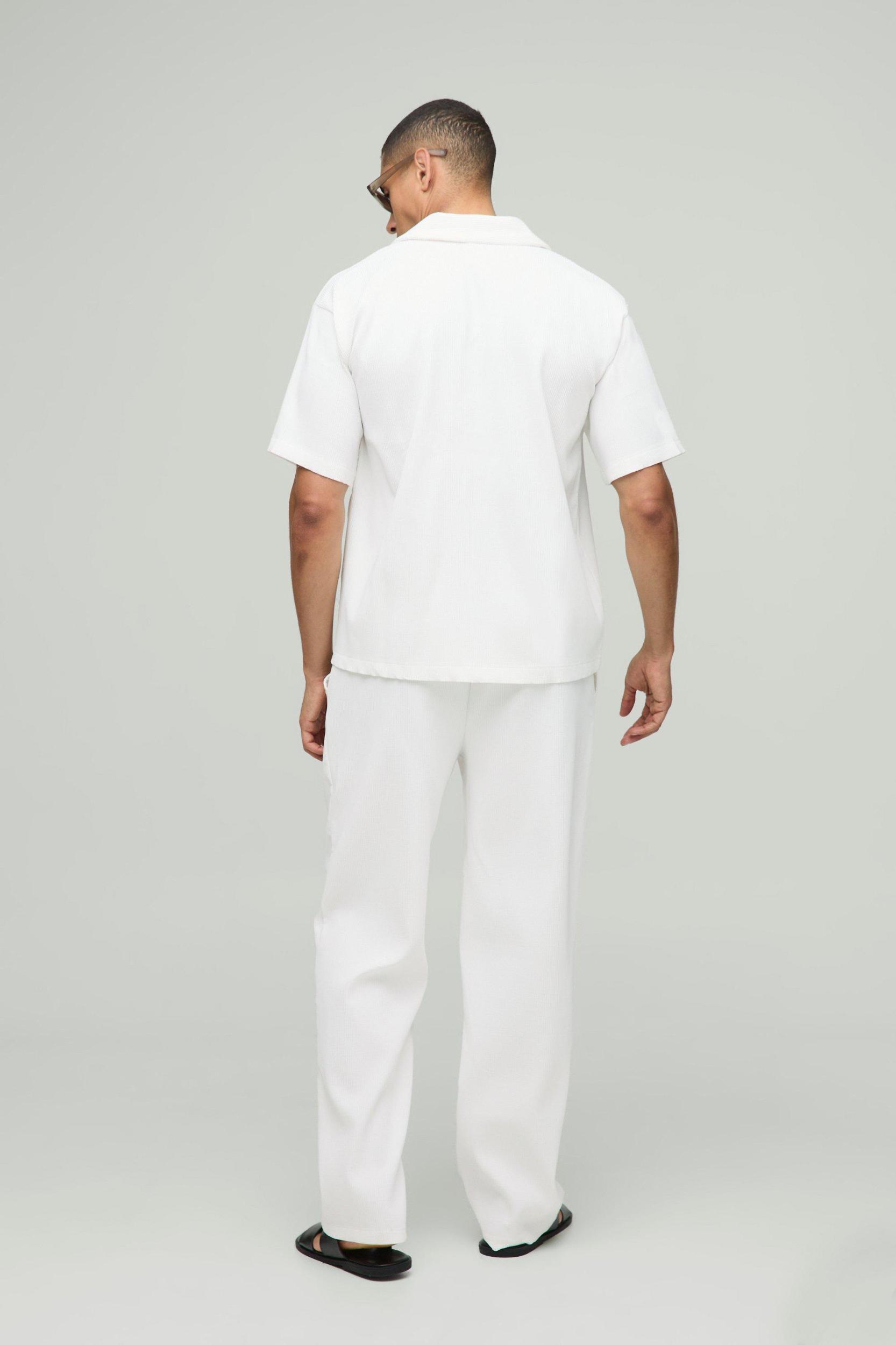 Short Sleeve Revere Oversized Pleated Shirt | boohooMAN USA Product Image