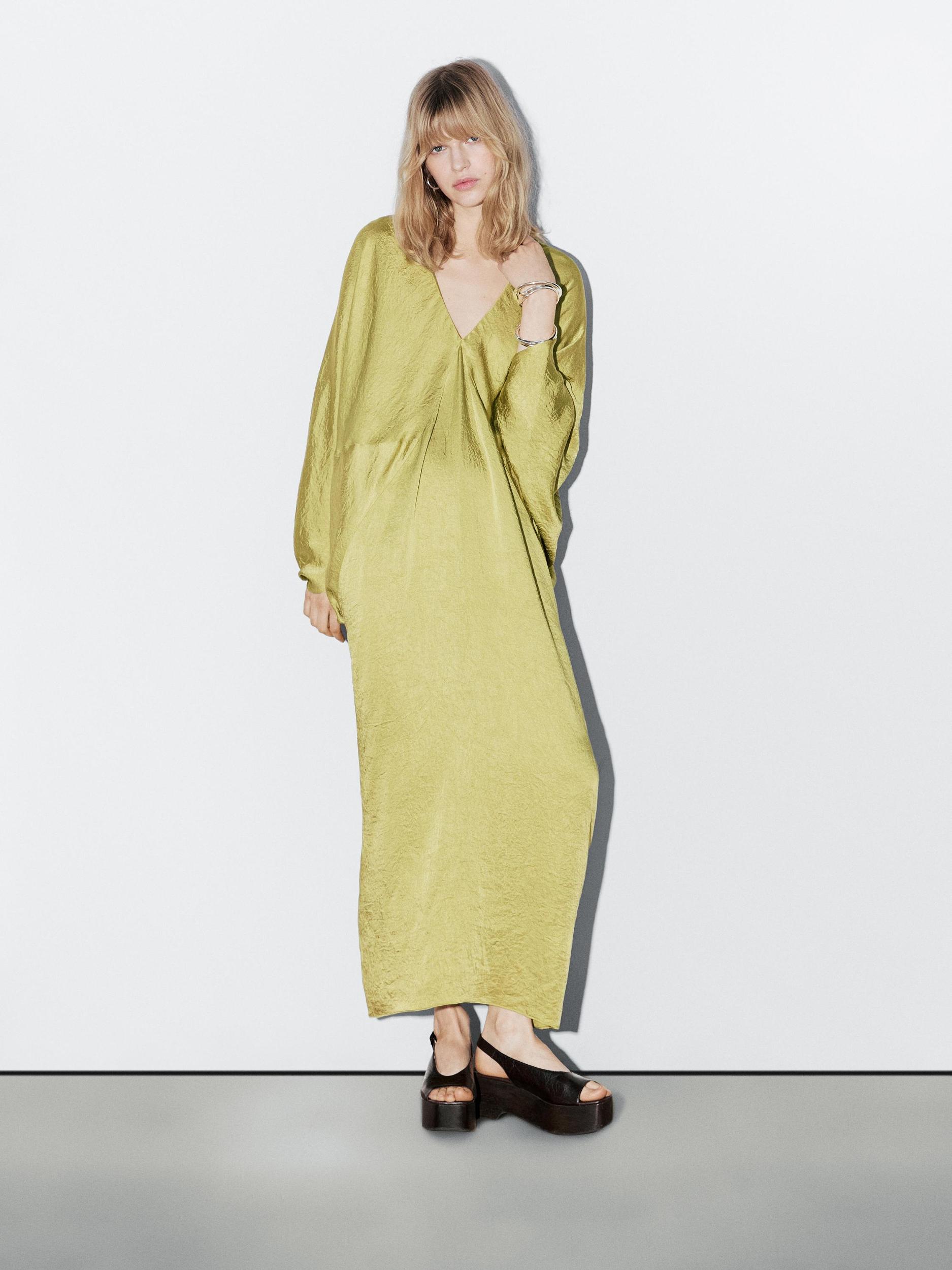 Flowing satin kimono dress - STUDIO Product Image