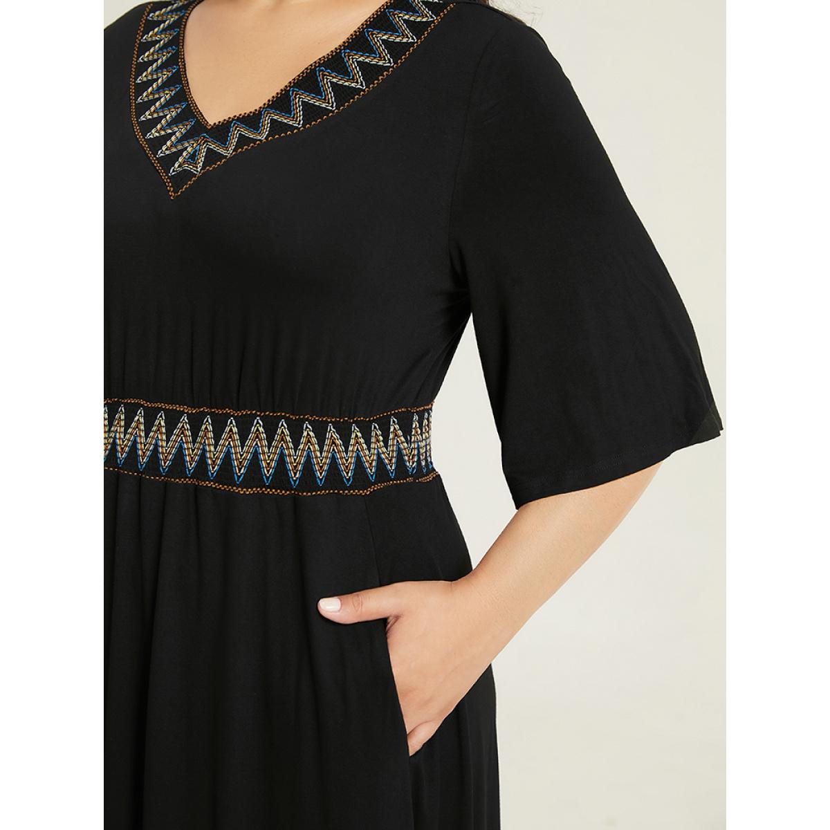 Plus Size Supersoft Essentials Geometric Contrast Webbing Dress Black Women Casual Plain V-neck Half Sleeve Curvy Midi Dress BloomChic 18-20/2X Product Image