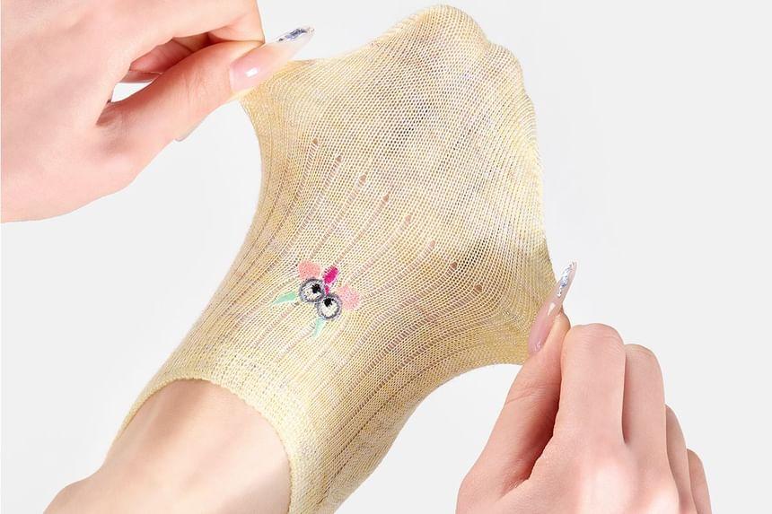 Embroidered No Show Socks Set Product Image