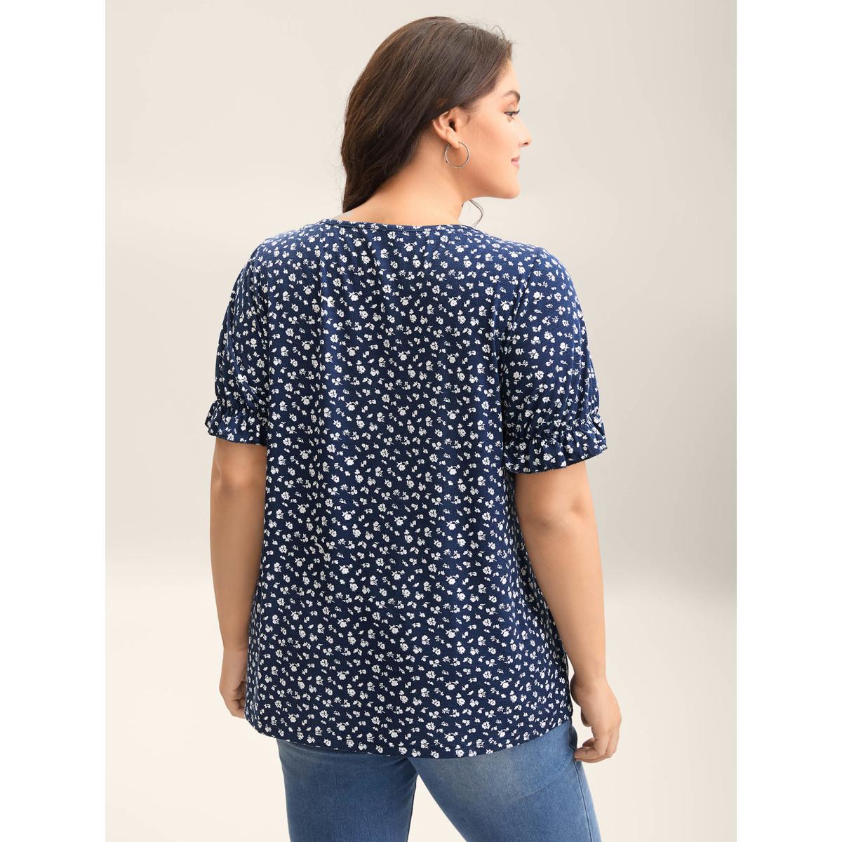 Plus Size Ditsy Floral Print Square-Neck T-Shirt Indigo Women Casual Pleated Natural Flowers Square Neck Everyday-Casual T-shirts BloomChic 26/4X Product Image