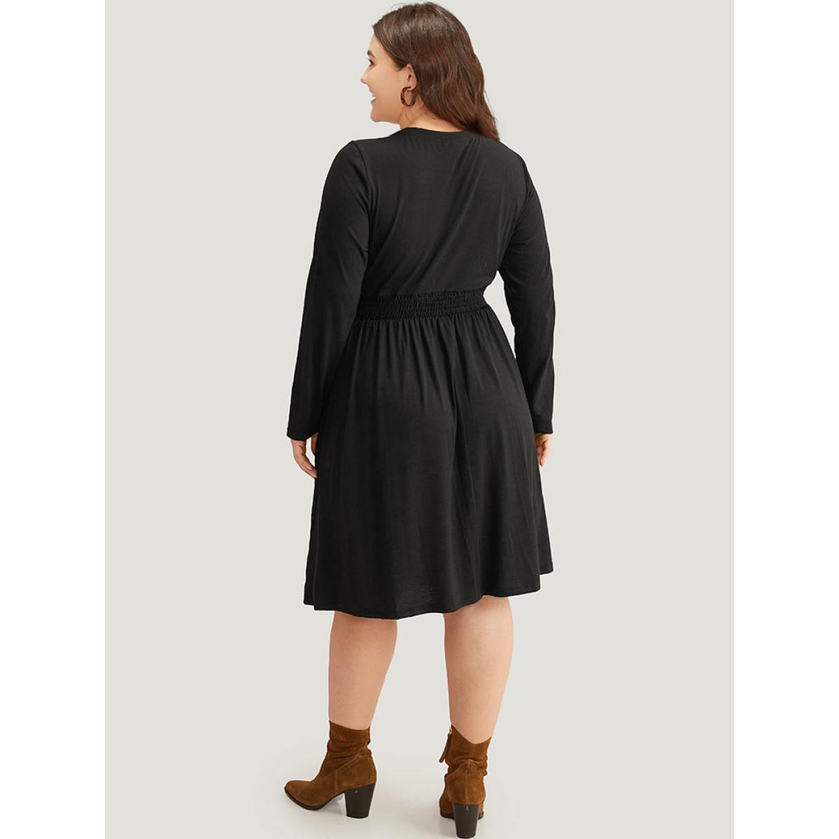 Plus Size Plain Lace Up Shirred Pocket Round Neck Dress Black Women Casual Plain Round Neck Long Sleeve Curvy Midi Dress BloomChic 30/6X Product Image