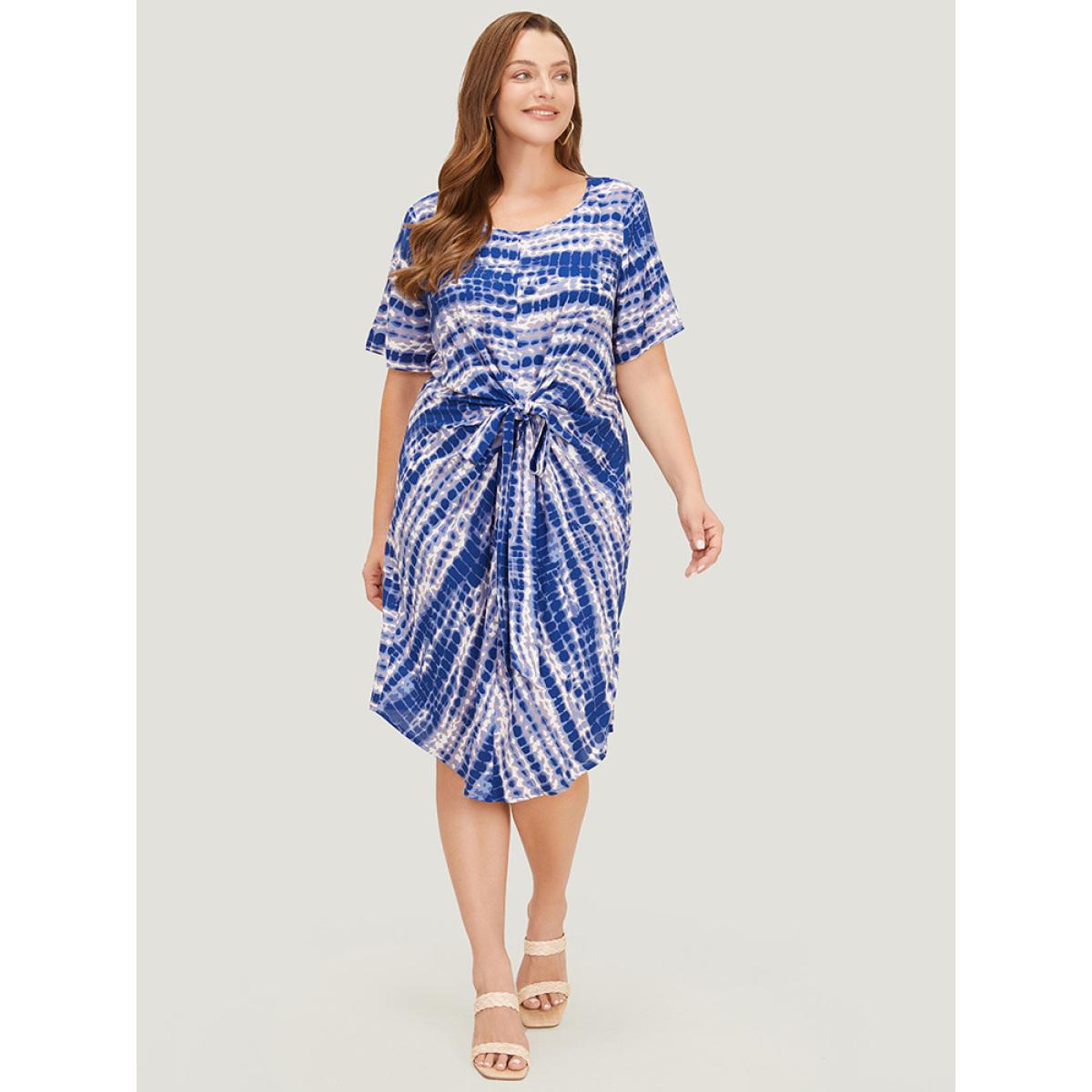 Plus Size Tie Dye Pocket Twist Front Curved Hem Dress Indigo Women Vacation Gathered Round Neck Short sleeve Curvy Knee Dress BloomChic 28/5X Product Image