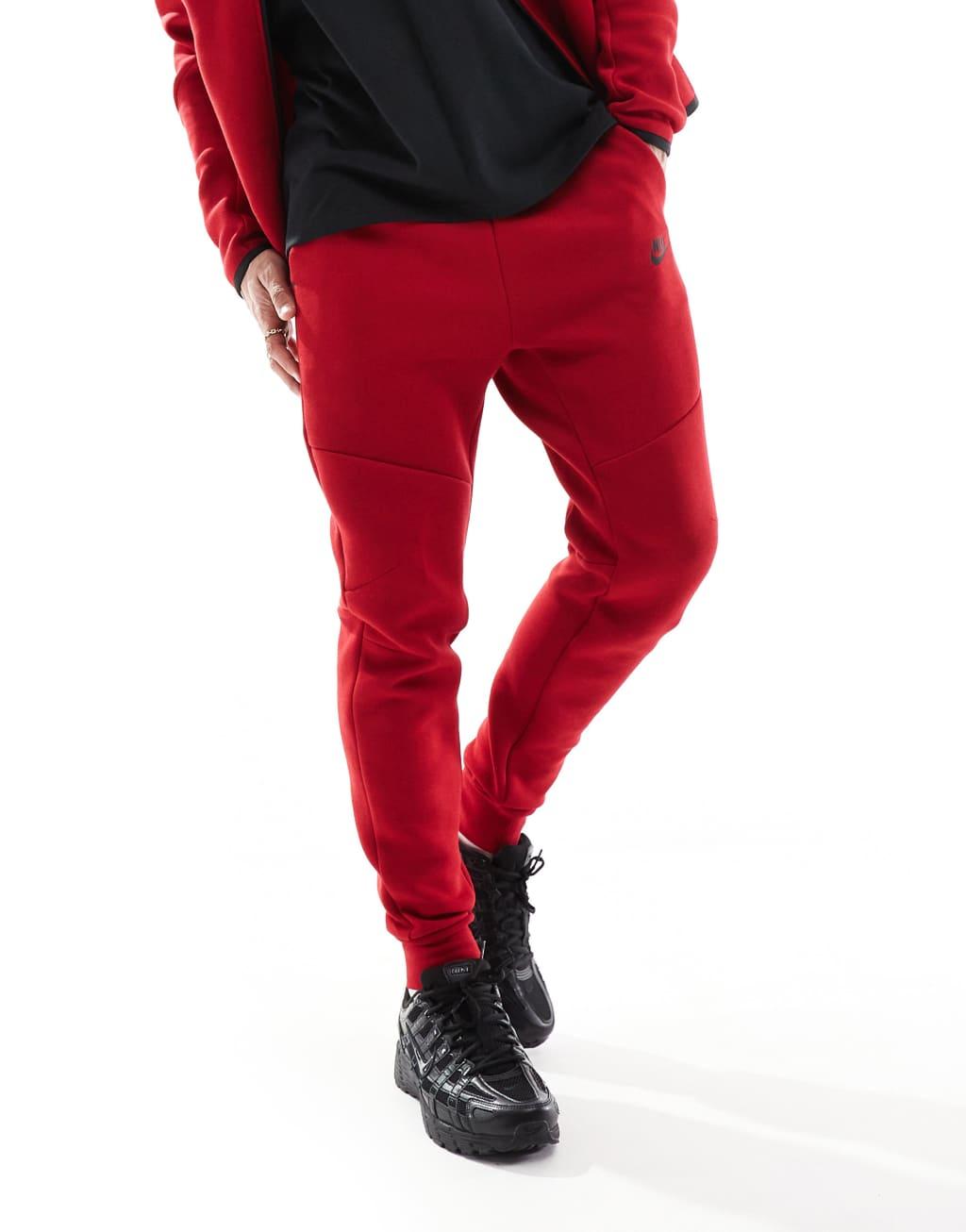 Nike Tech Fleece cuffed sweatpants in red Product Image