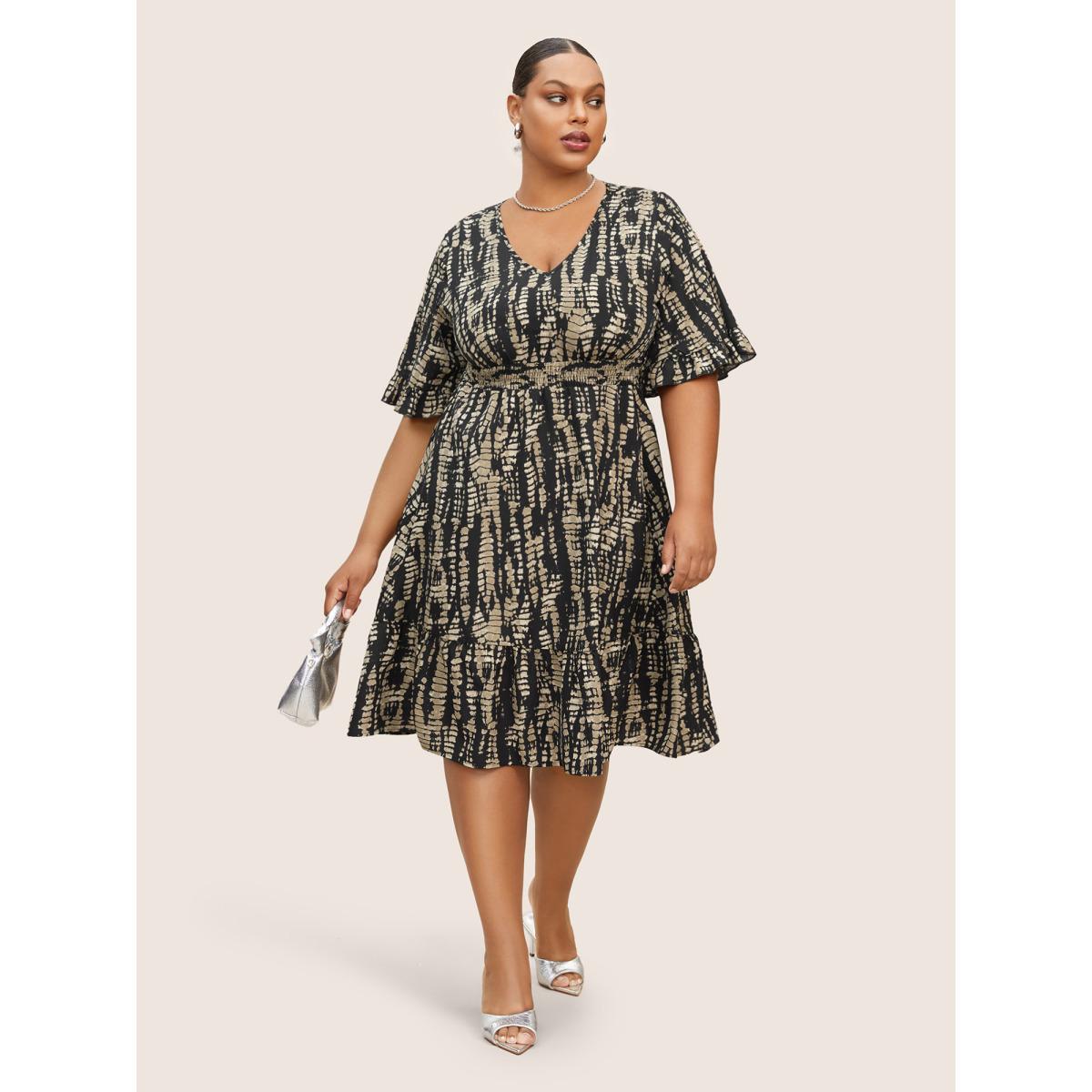 Plus Size V Neck Geometric Ruffles Shirred Dress Black Women At the Office Shirred V-neck Half Sleeve Curvy BloomChic 28/5X Product Image