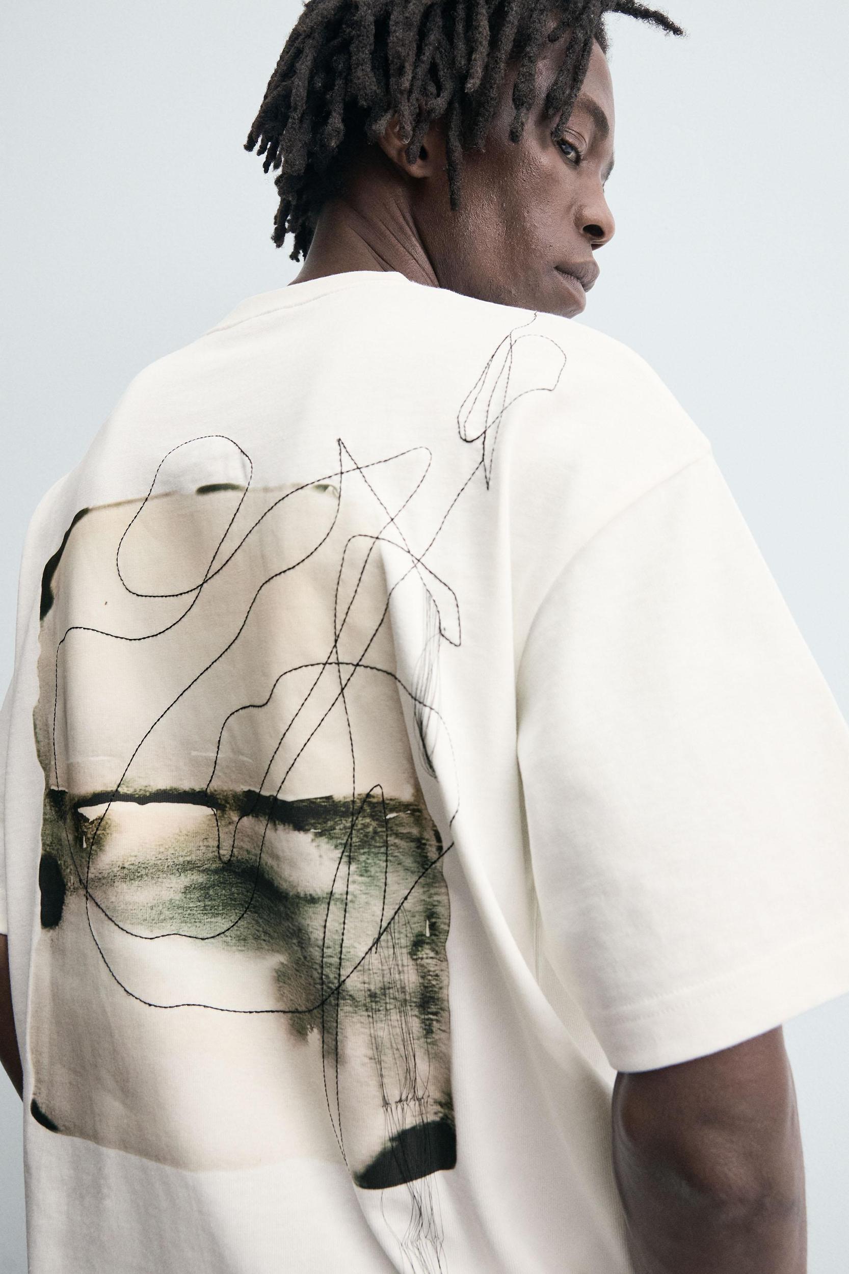 EMBROIDERED PHOTO PRINT T-SHIRT Product Image