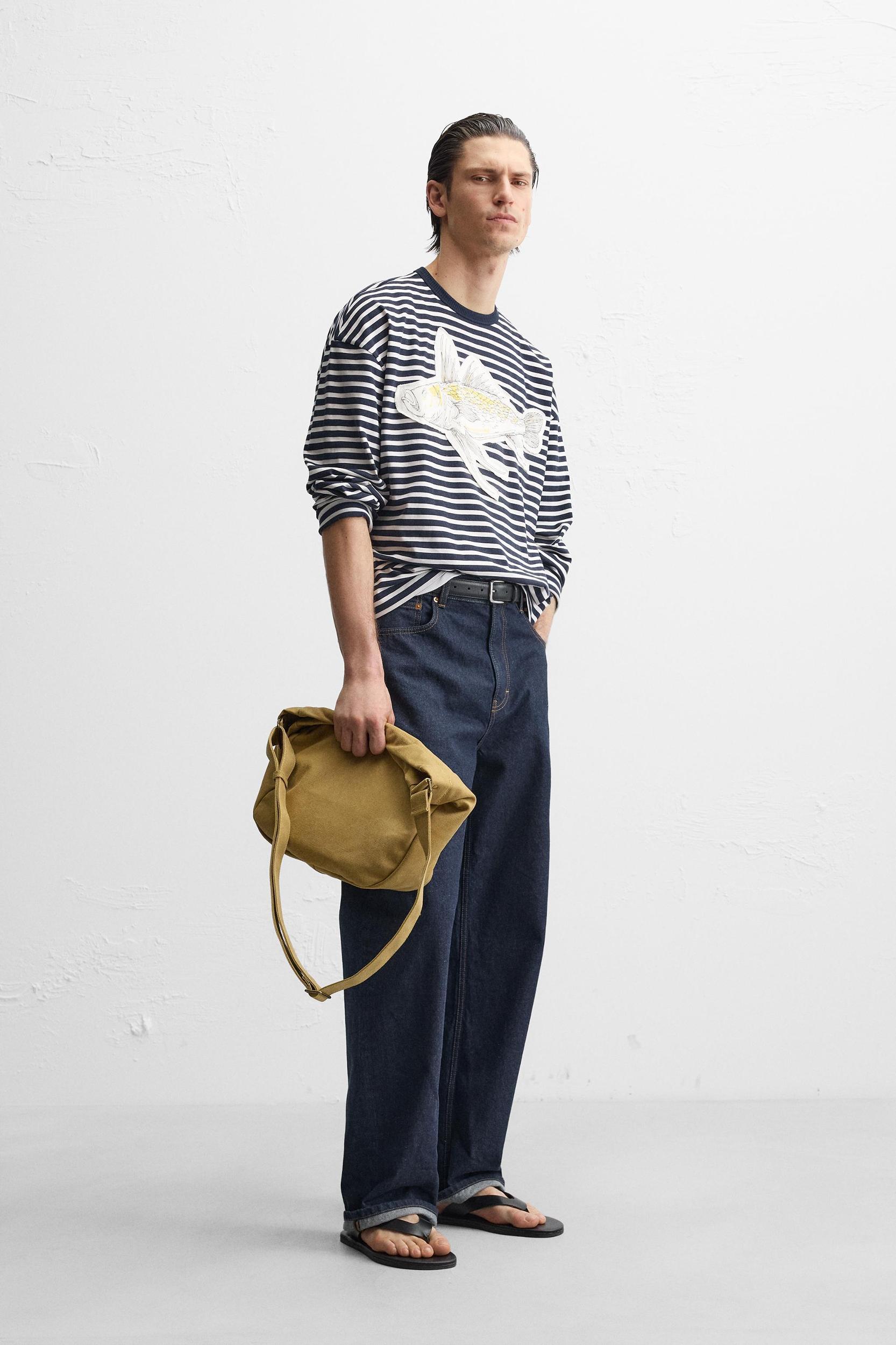 STRIPED PATCH T-SHIRT Product Image