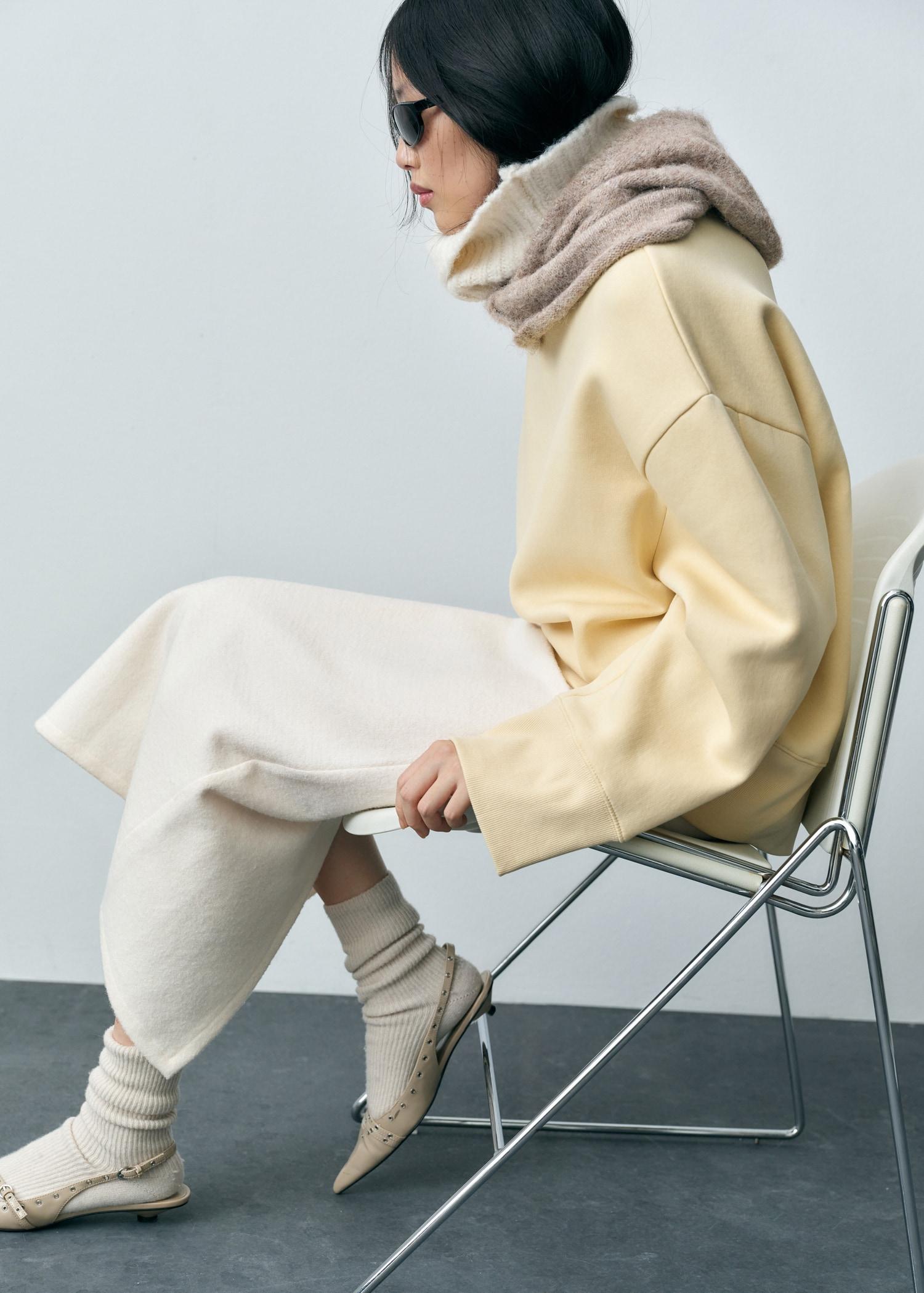 Oversize cotton sweatshirt - Women | MANGO USA Product Image