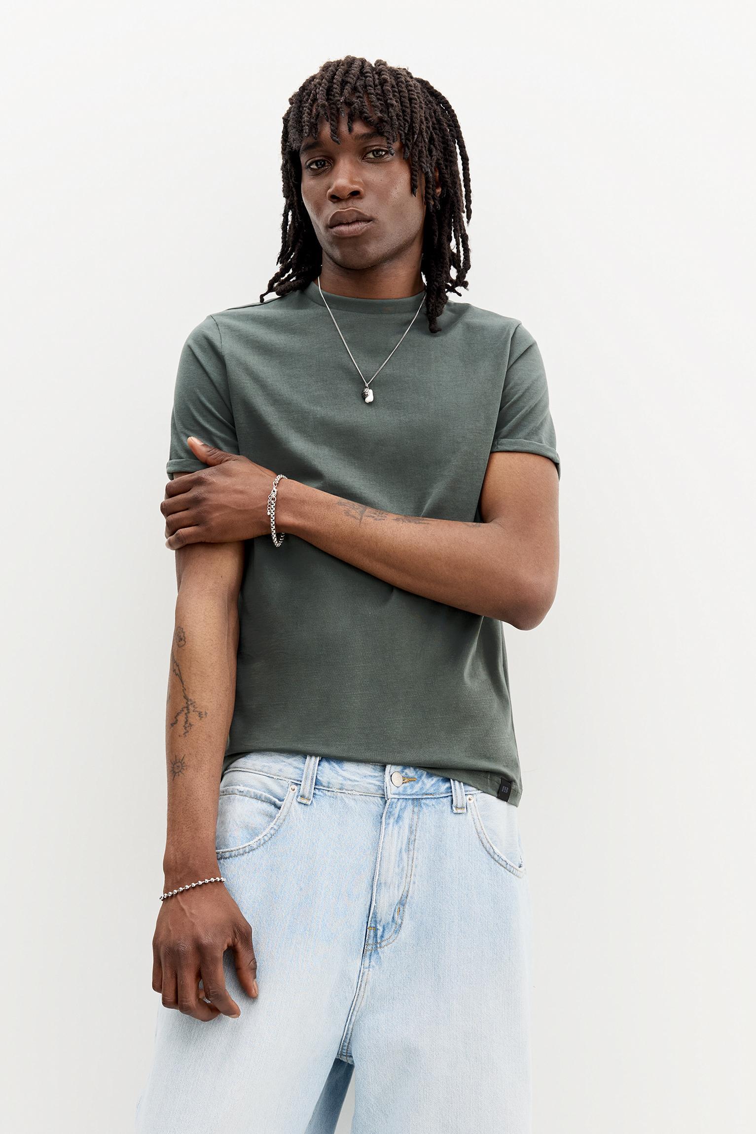 Basic muscle fit T-shirt Product Image