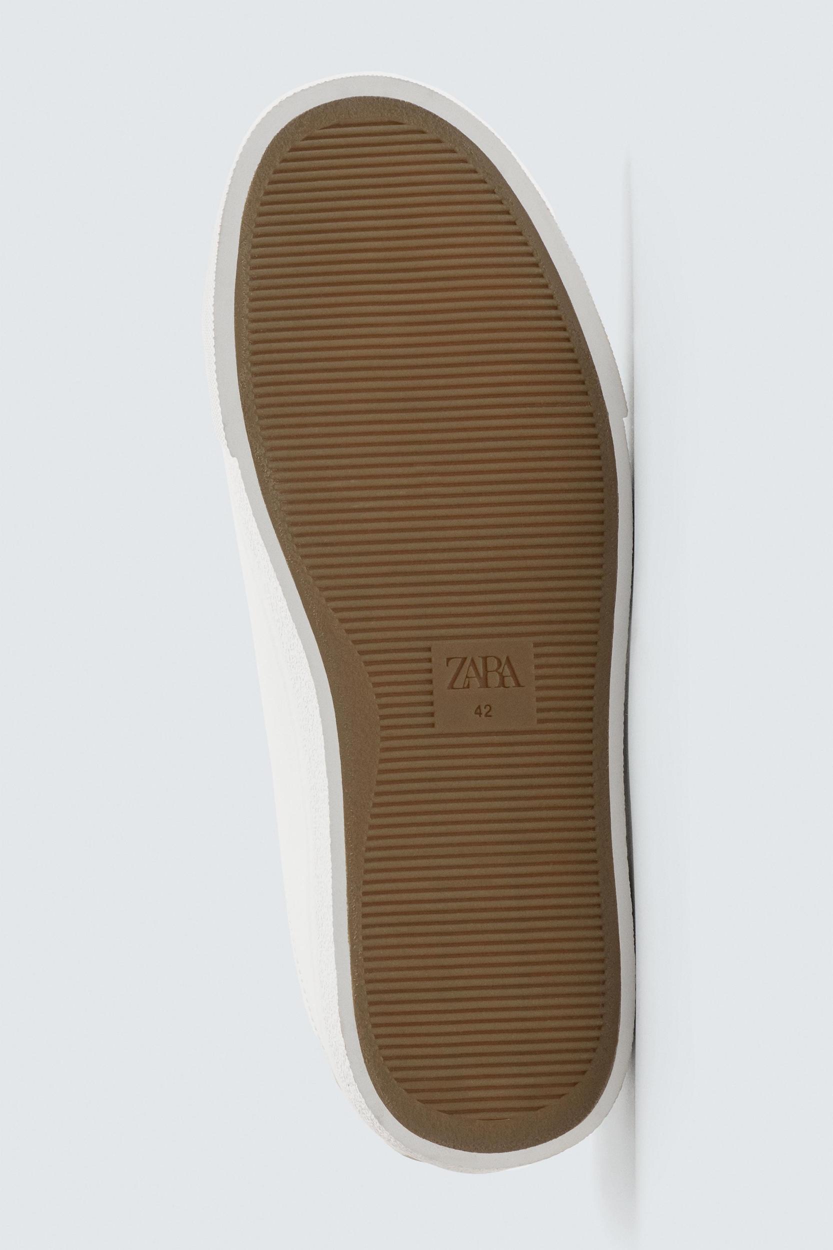 BASIC SNEAKERS Product Image