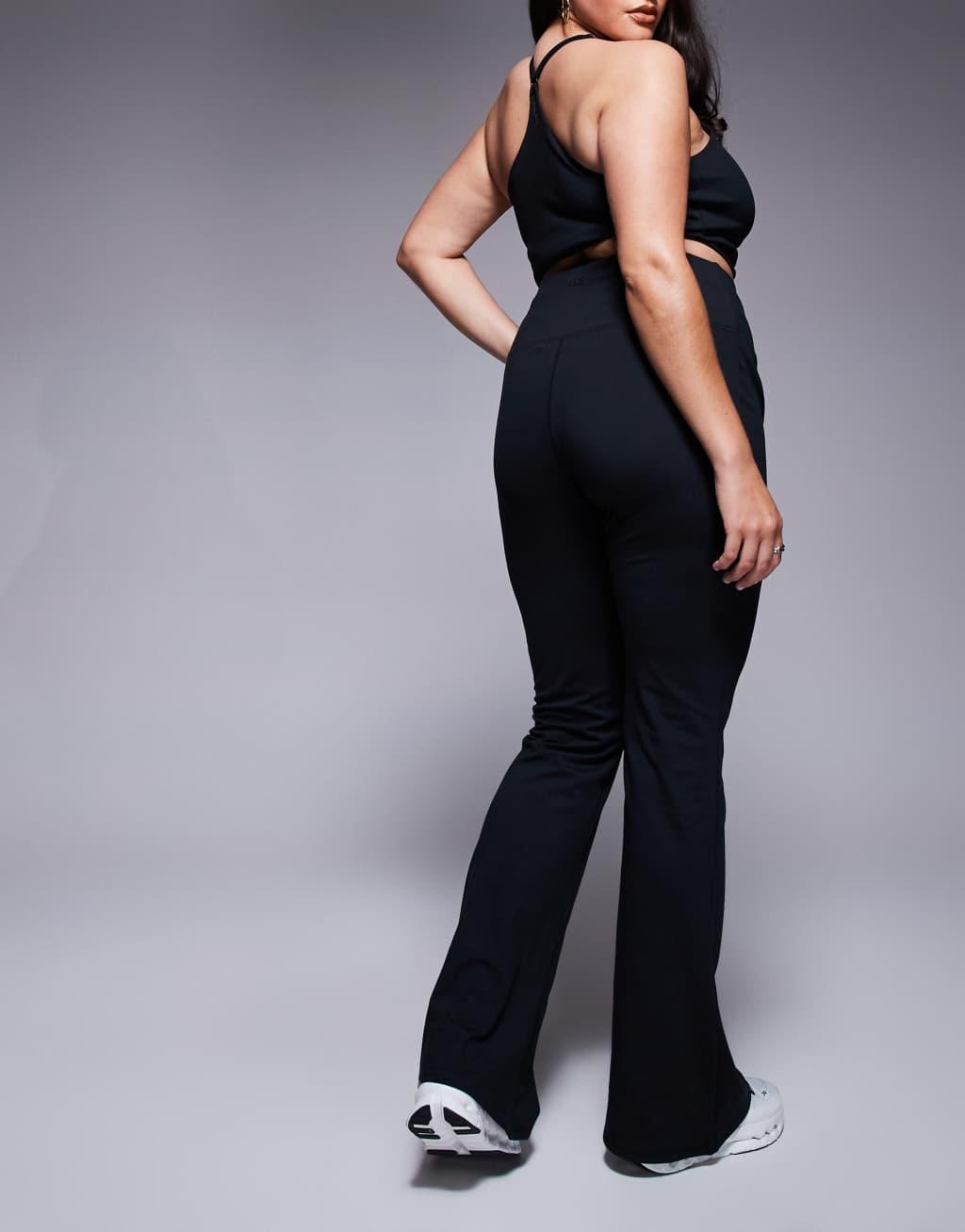 4505 Curve Icon slim kick soft touch yoga leggings in black  Product Image