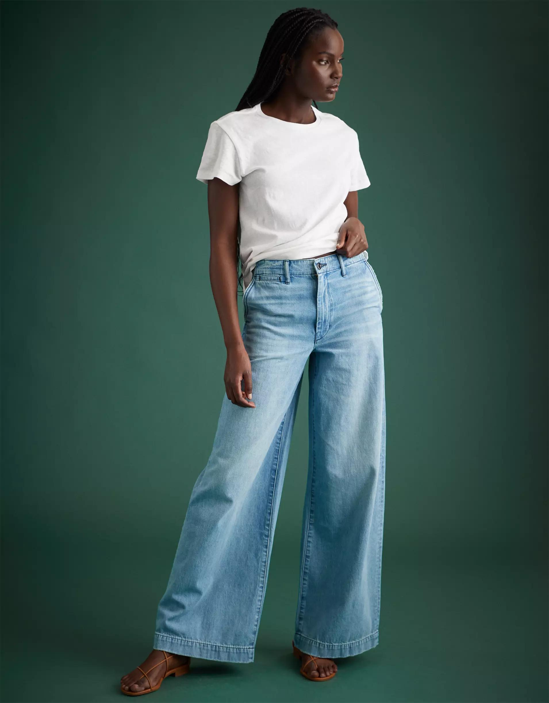 AE77 Premium Classic Crewneck T-Shirt Product Image