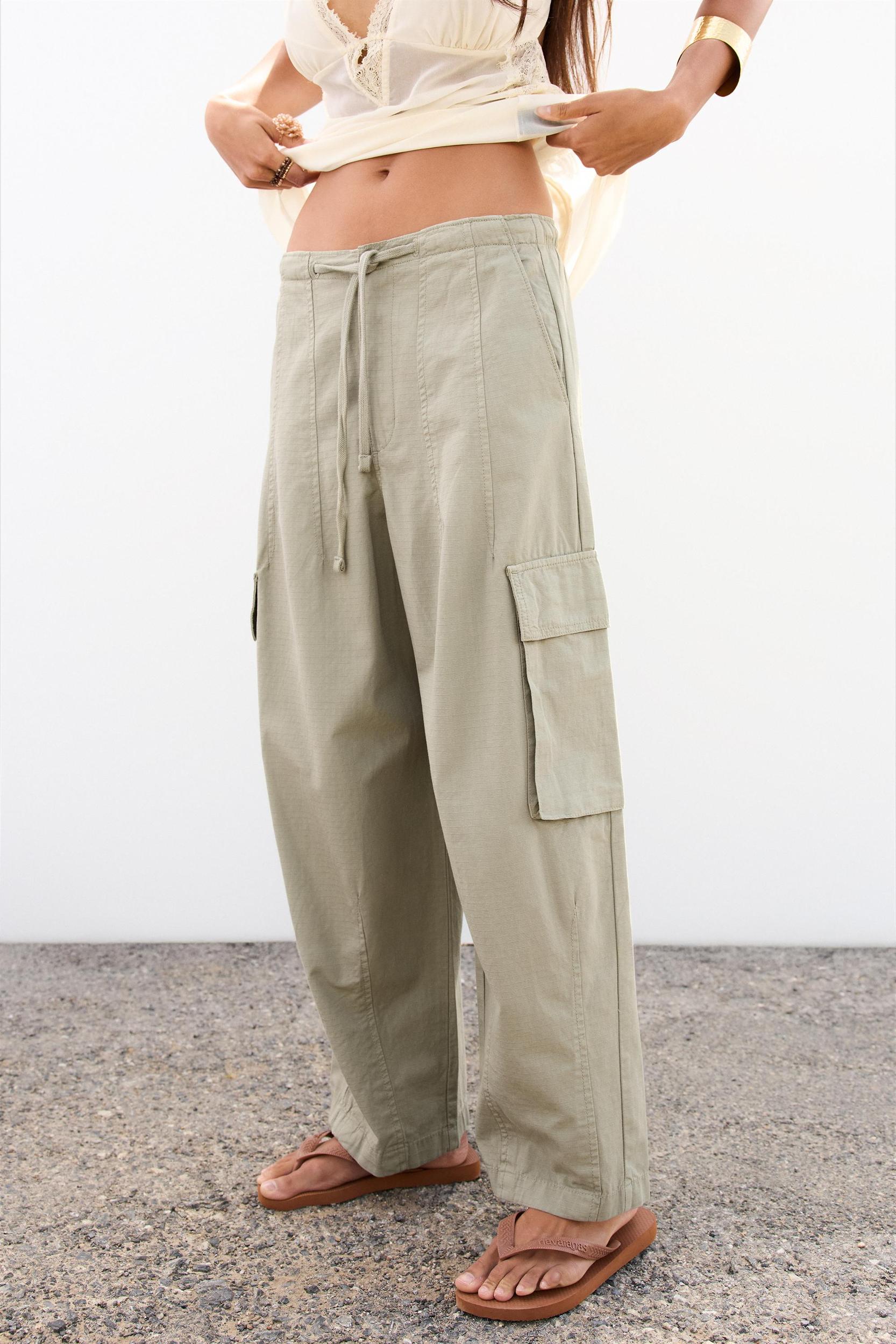 Technical balloon fit cargo pants Product Image