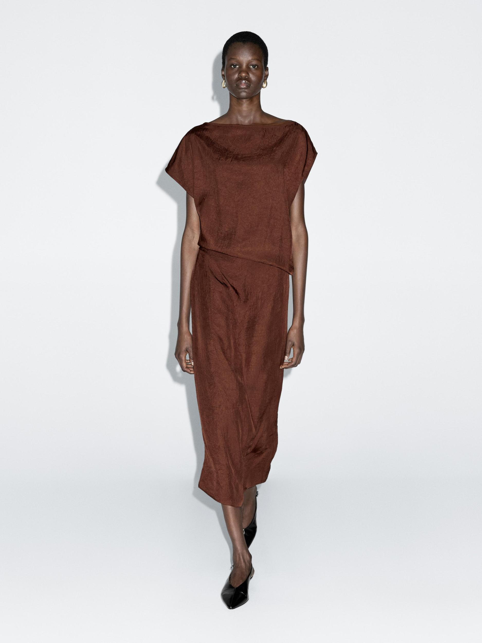 Long dress with gathered waist detail Product Image