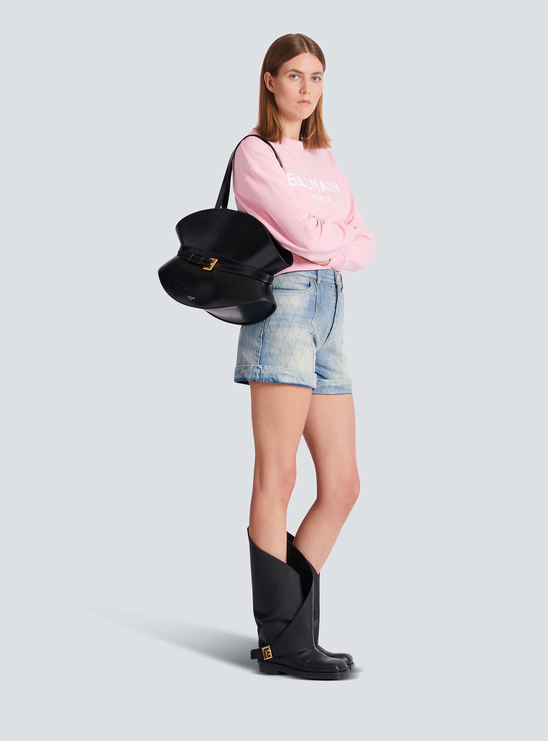 Shuffle Medium bag in leather Product Image