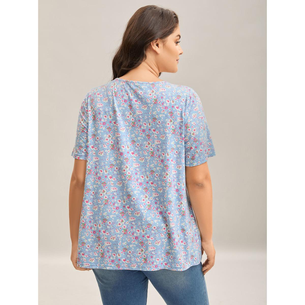 Plus Size Floral Print Plicated Detail T-Shirt LightBlue Women Leisure Tucked seam Natural Flowers V-neck Casual T-shirts BloomChic 18-20/2X Product Image