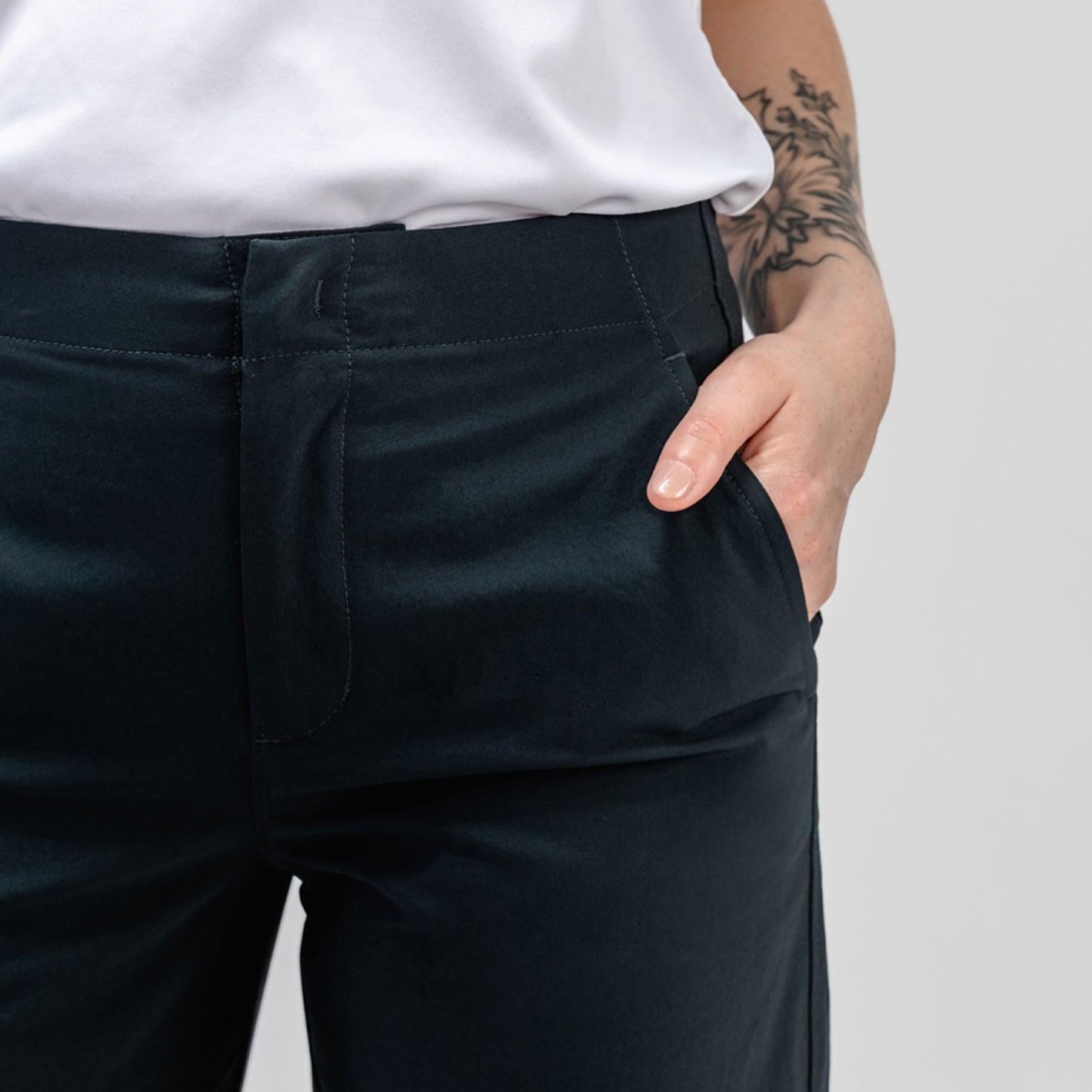 Women's Pace Poplin Cropped Chino - Navy Female Product Image