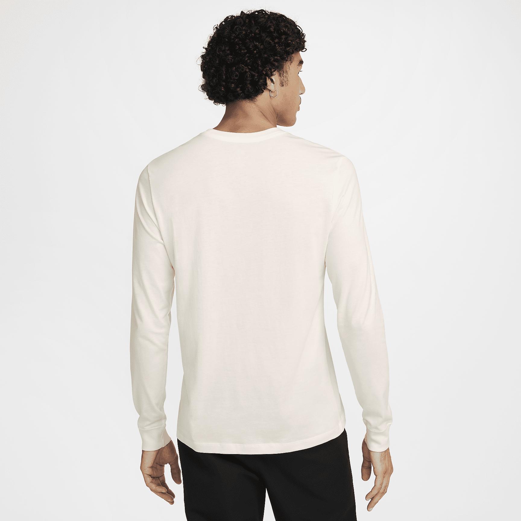 Nike Sportswear Club Long-Sleeve T-Shirt Product Image