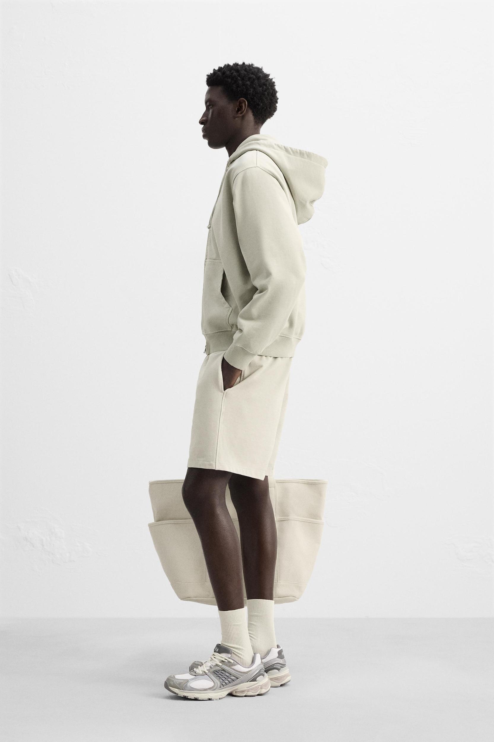 REGULAR FIT JOGGER SHORTS Product Image