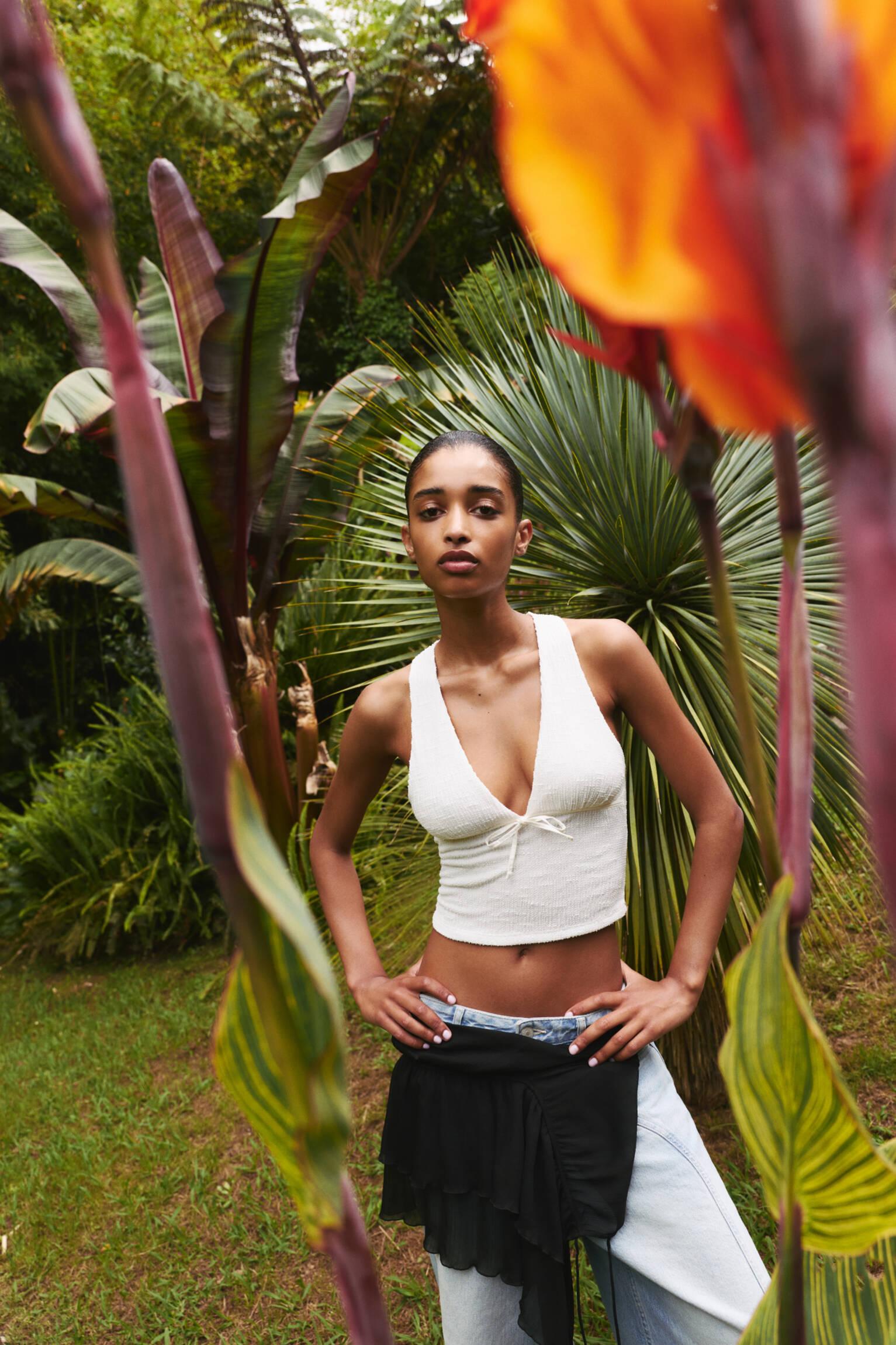 Rustic top with bow Product Image