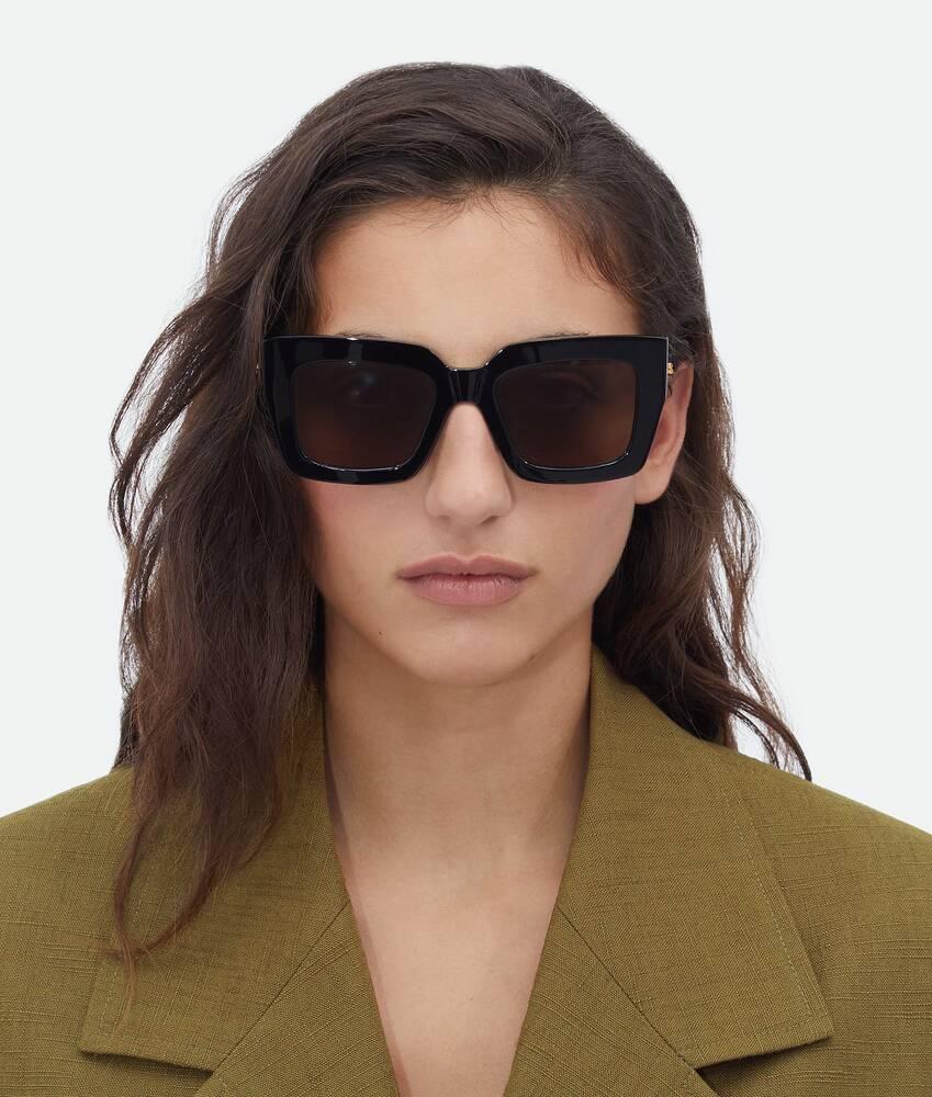 Women's Classic Square Sunglasses in Black / Grey Product Image