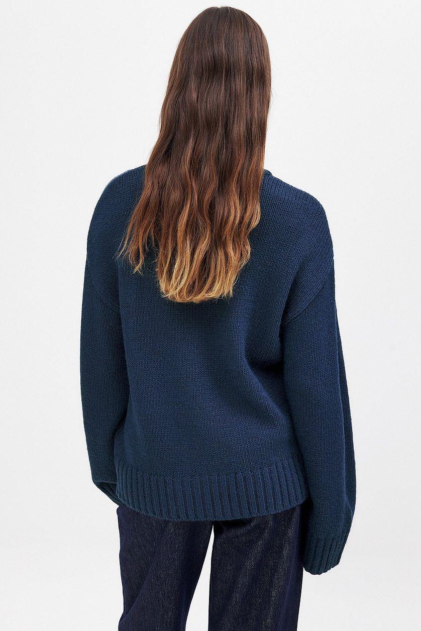 Round Neck Knitted Sweater Blue Product Image