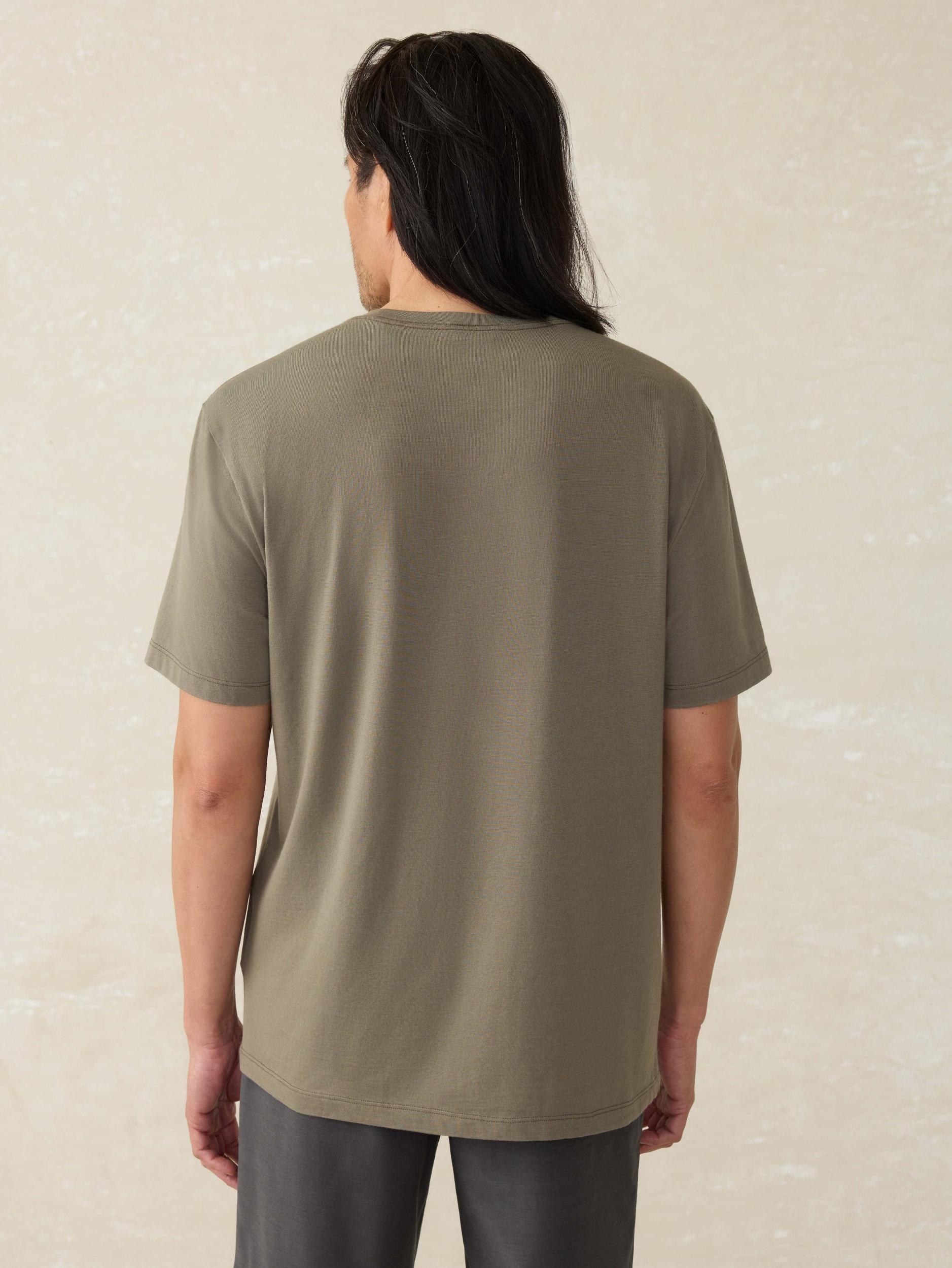 Short-Sleeve Movement™ T-Shirt - Olive Pine Feeder Male Product Image