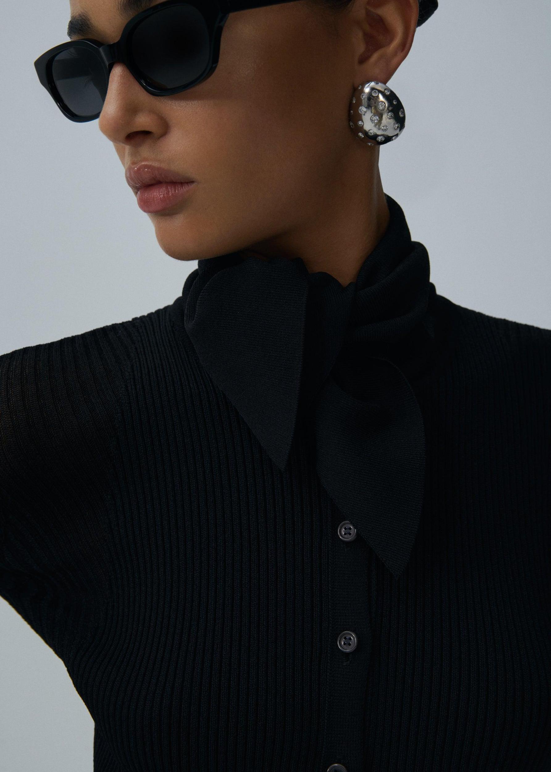 Ribbed cardigan with tie-collar in black Product Image