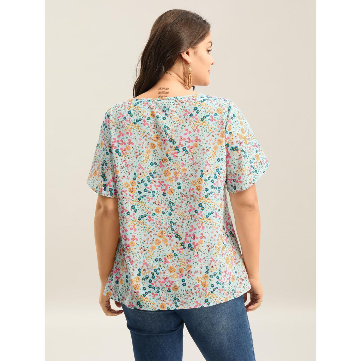 Plus Size LightBlue Floral Print V-Neck Flowy Blouse Women Playful Short sleeve V-neck Vacation Blouses BloomChic 12/L Product Image