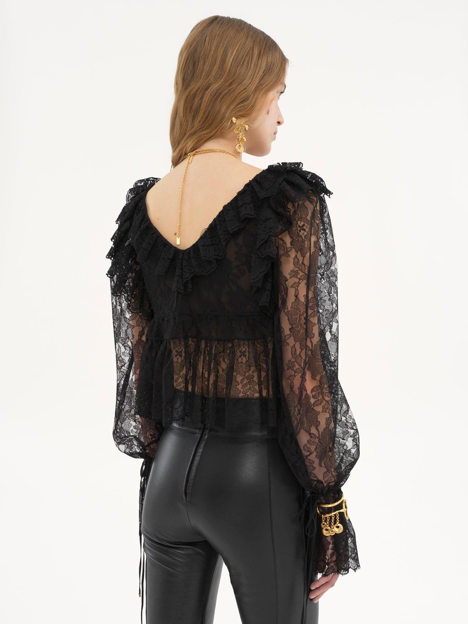 V-neck cropped top in lace Product Image