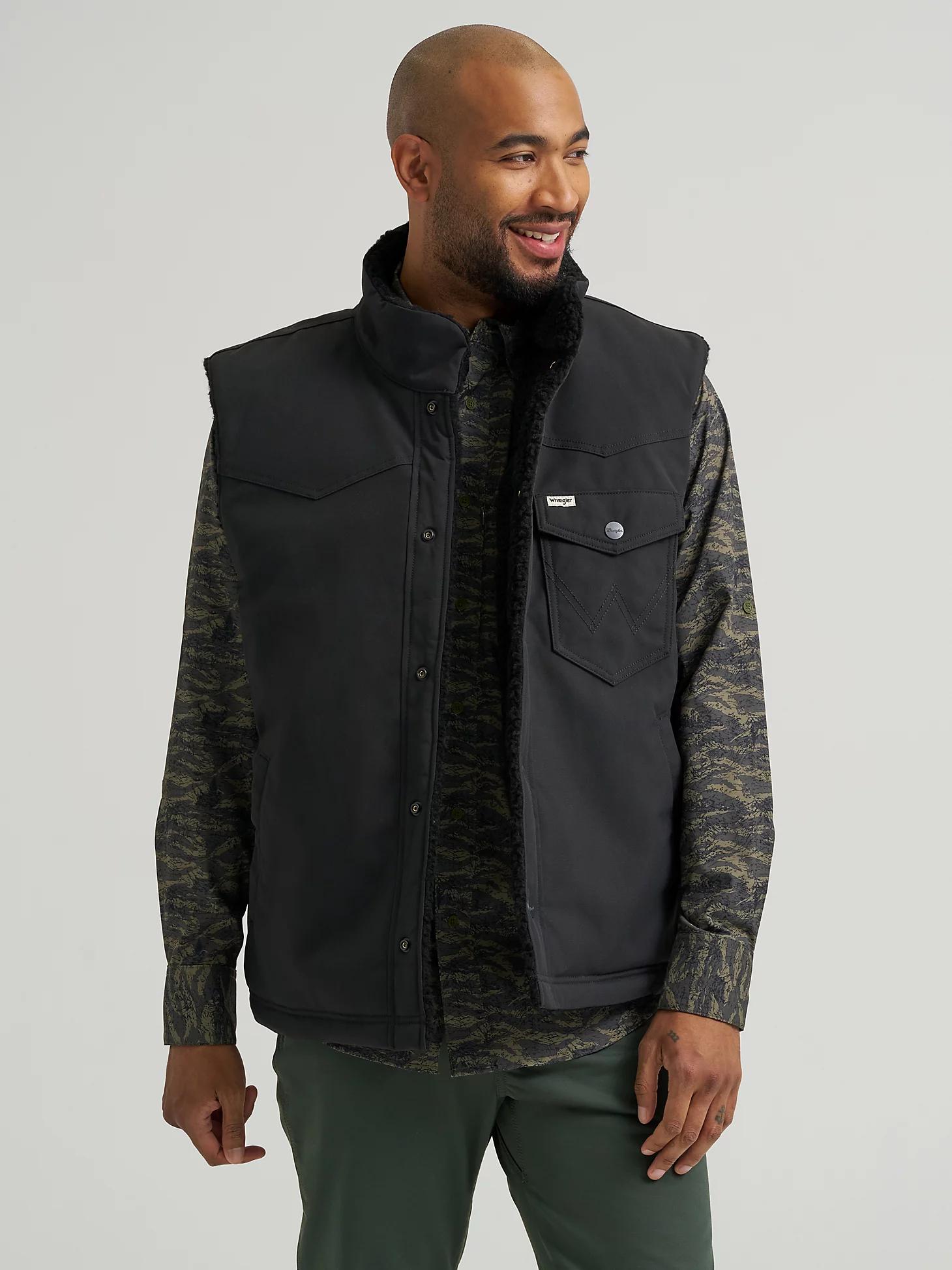 Wrangler All Terrain Gear Men's Tech Range Reversible Vest in Jet Product Image