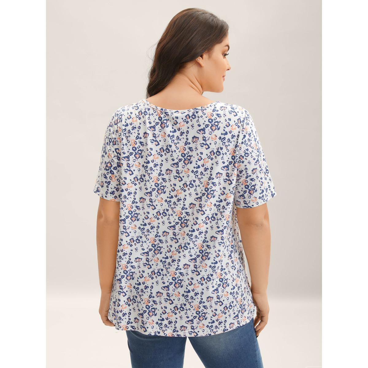 Plus Size Floral Print Plicated Detail T-Shirt WhiteSmoke Women Leisure Tucked seam Natural Flowers V-neck Casual T-shirts BloomChic 18-20/2X Product Image